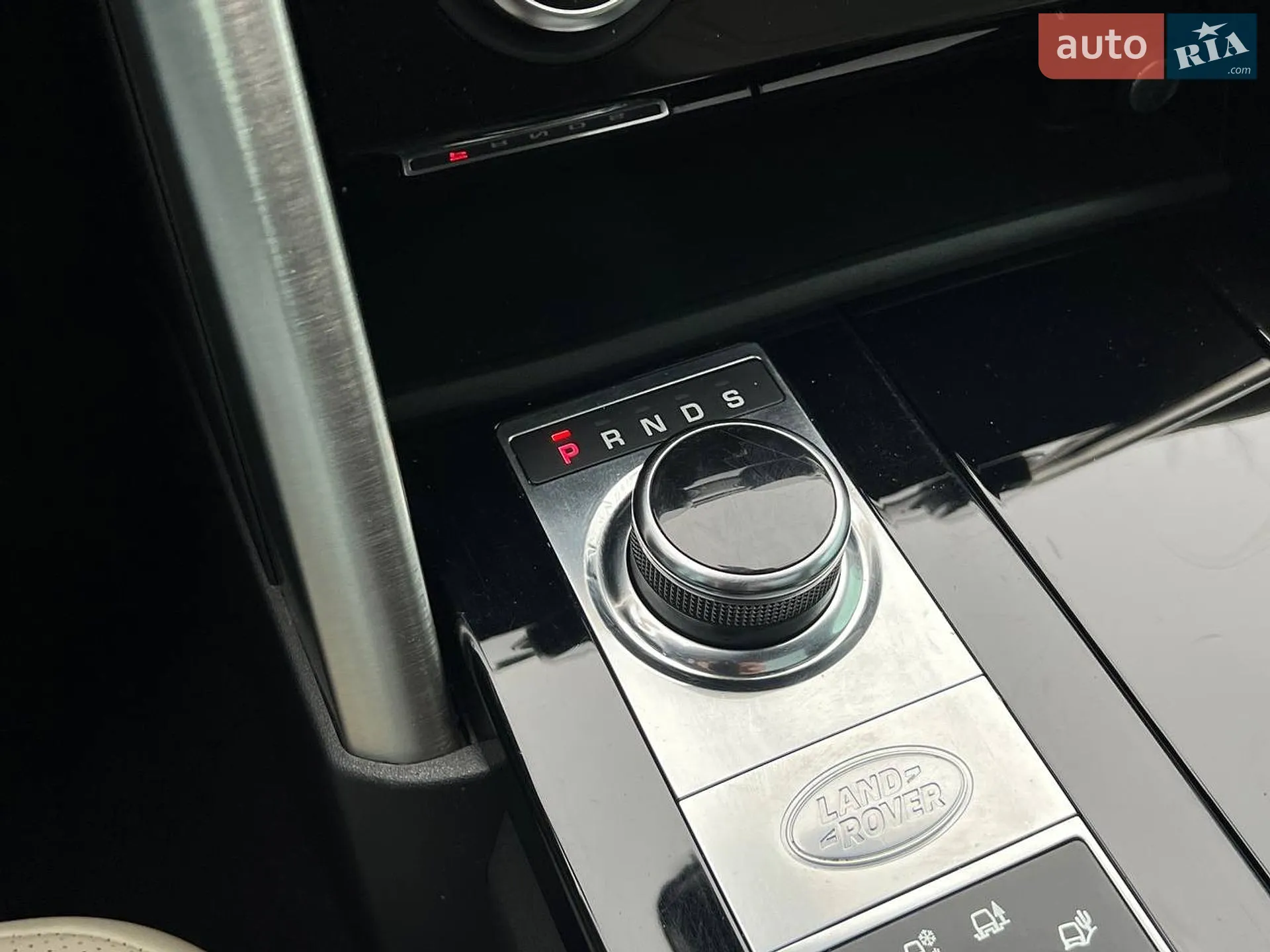 2018 Land Rover Discovery - мініатюра 38