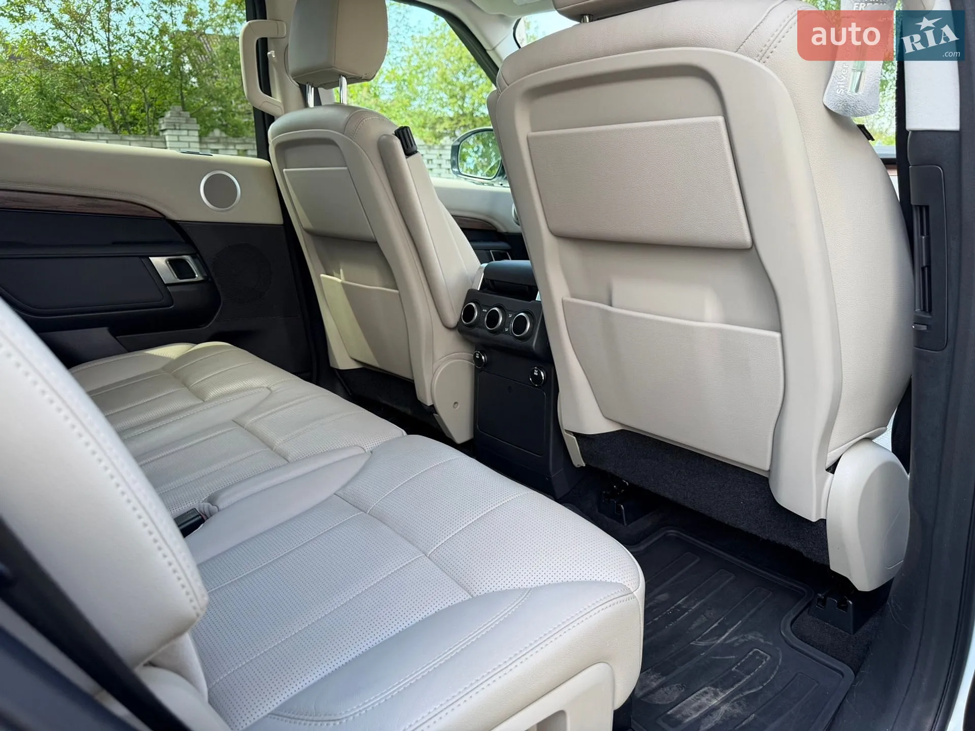 2017 Land Rover Discovery - мініатюра 15