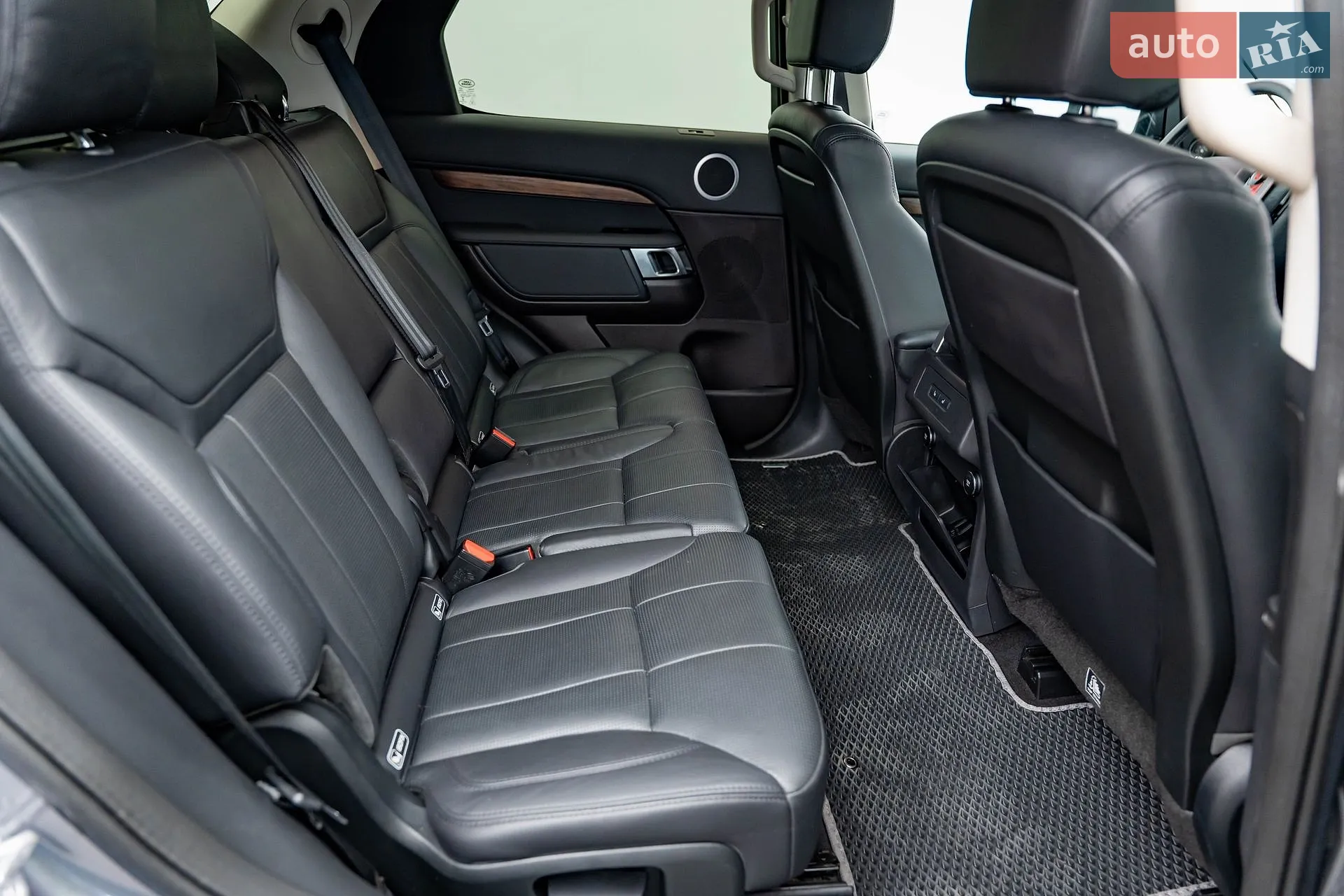2018 Land Rover Discovery - мініатюра 27