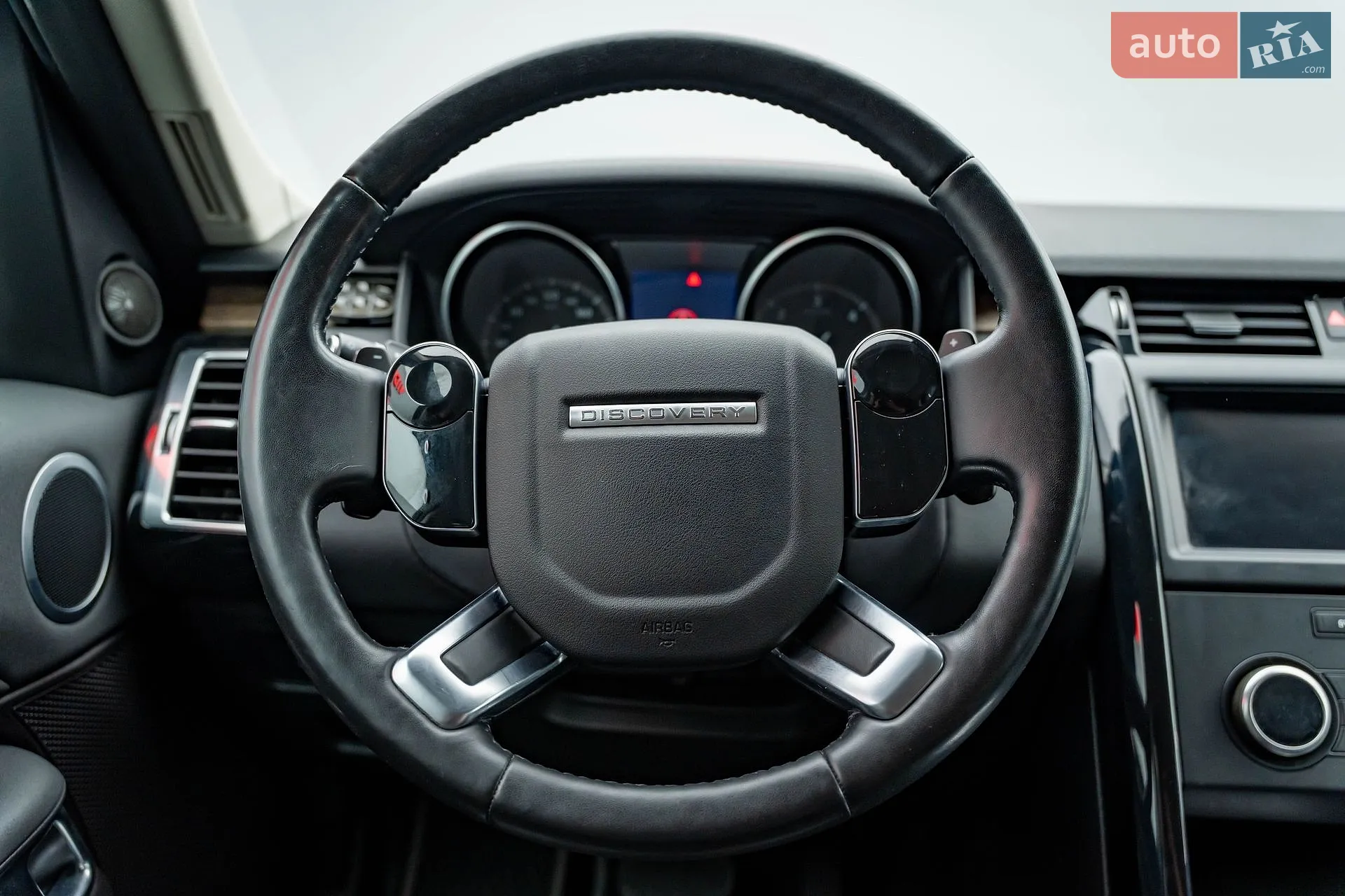 2018 Land Rover Discovery - мініатюра 16