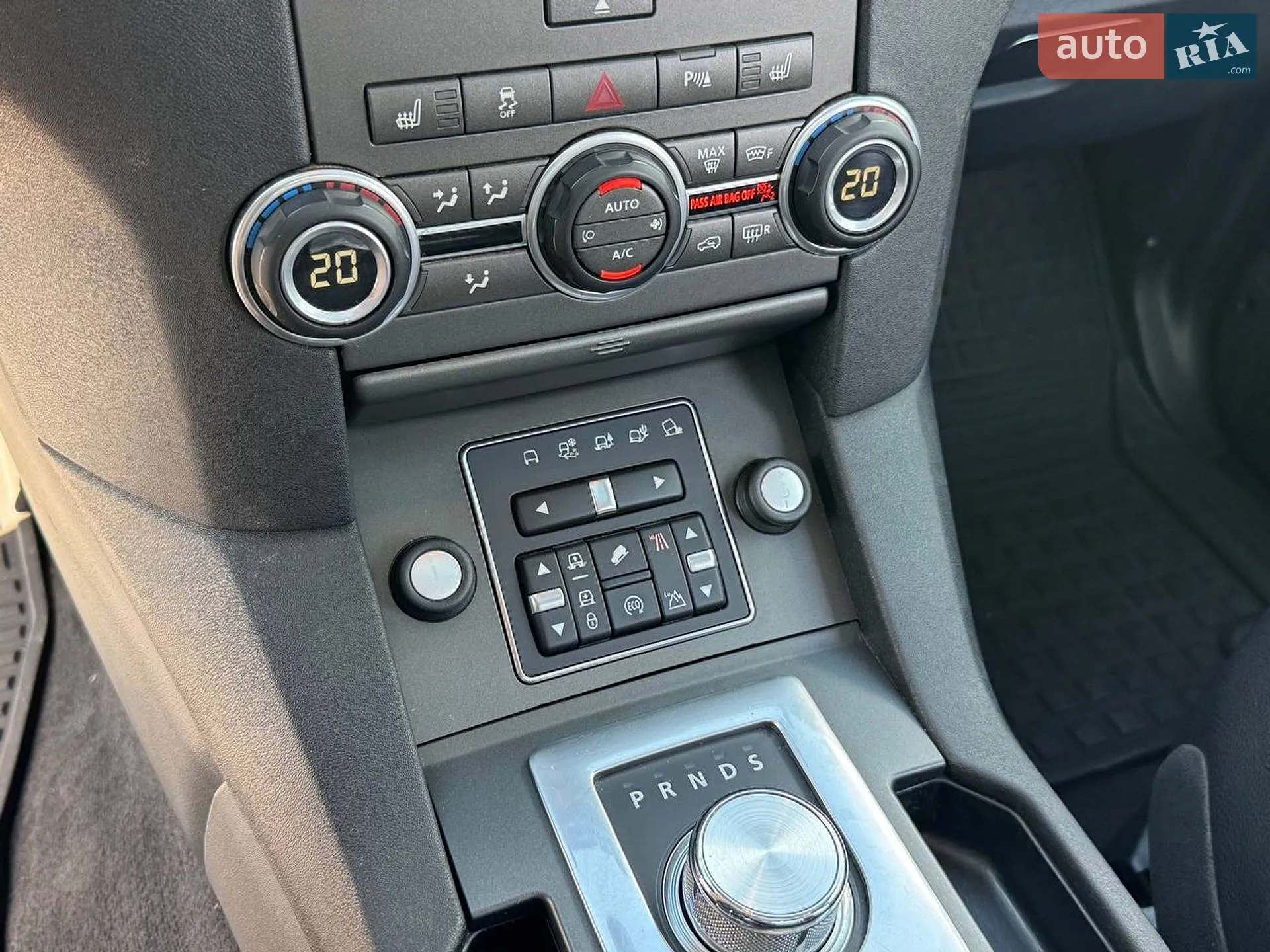 2016 Land Rover Discovery - мініатюра 32