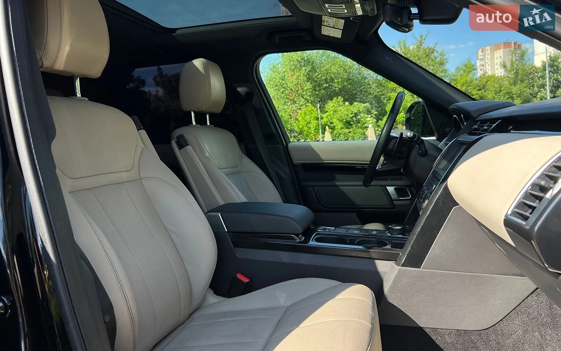 2018 Land Rover Discovery - мініатюра 23