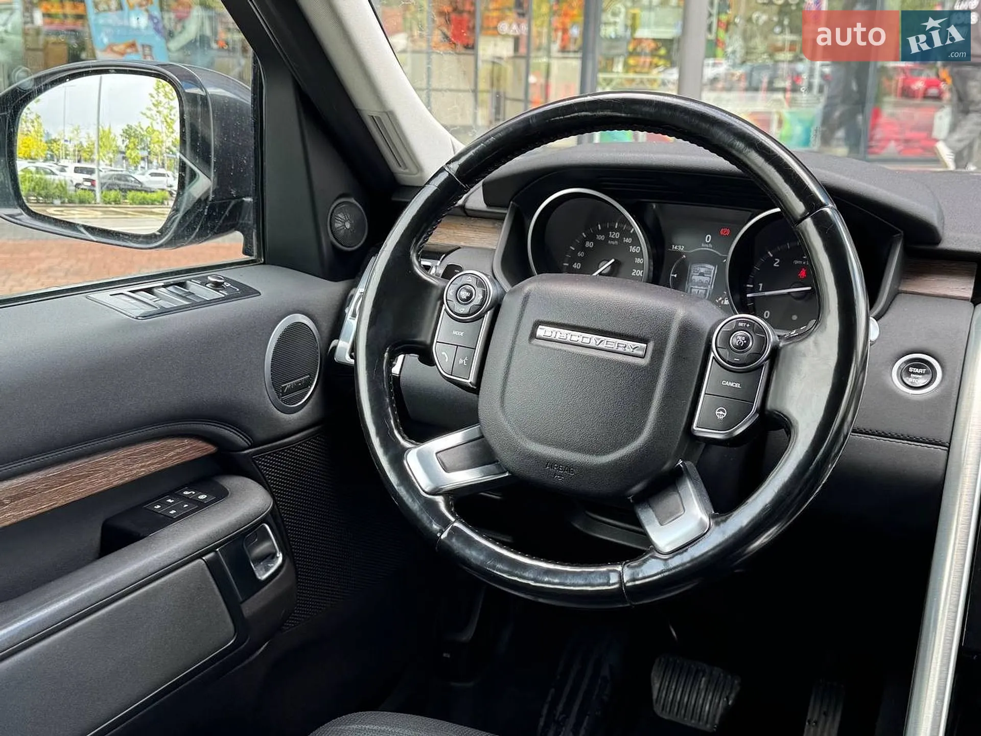 2017 Land Rover Discovery - мініатюра 14