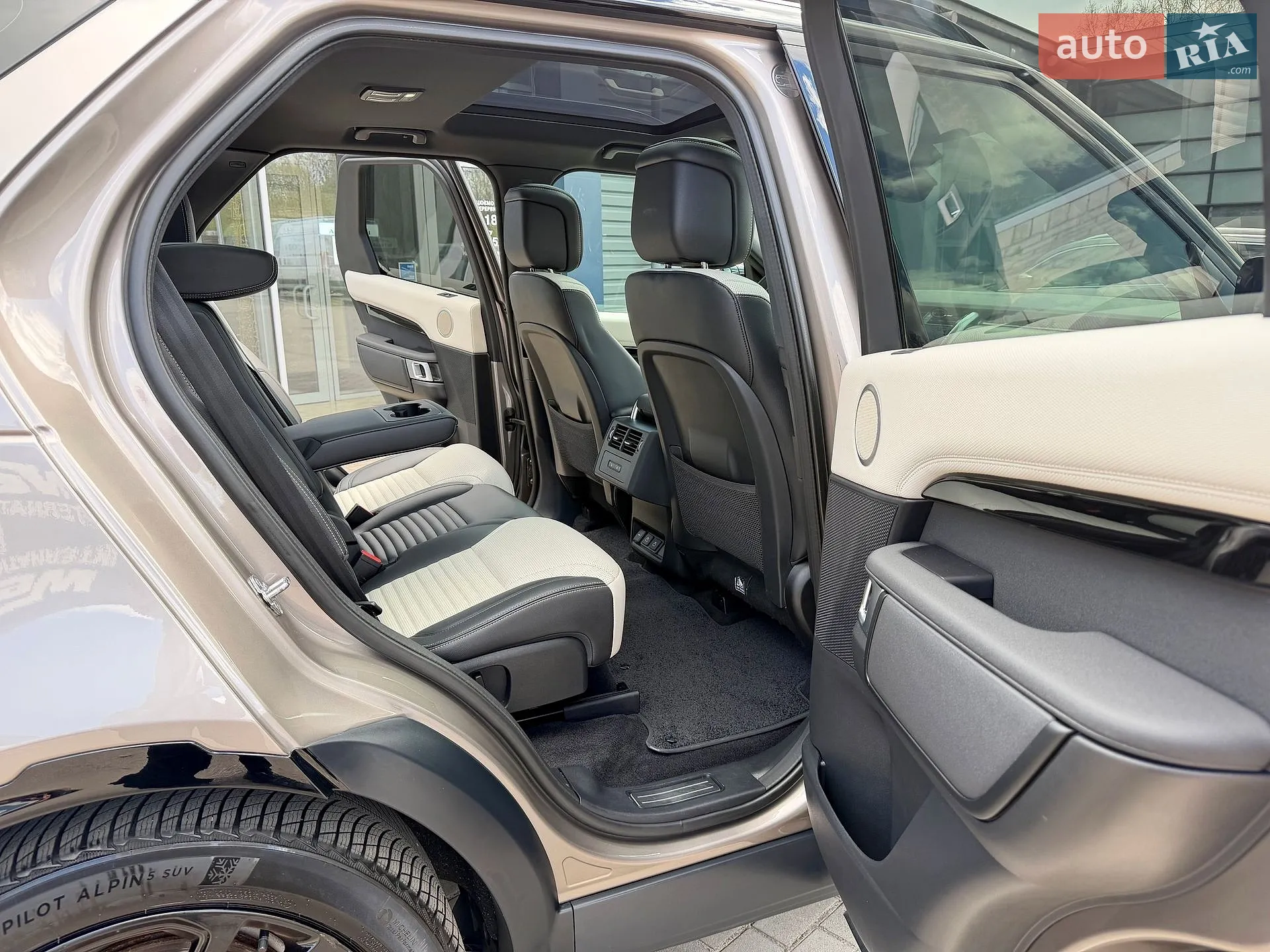 2023 Land Rover Discovery - мініатюра 34