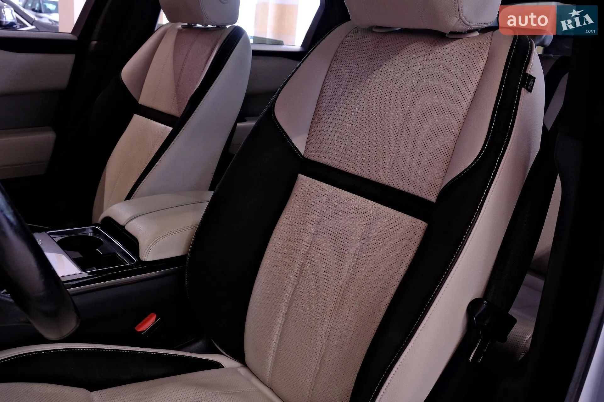 2018 Land Rover Discovery - мініатюра 31