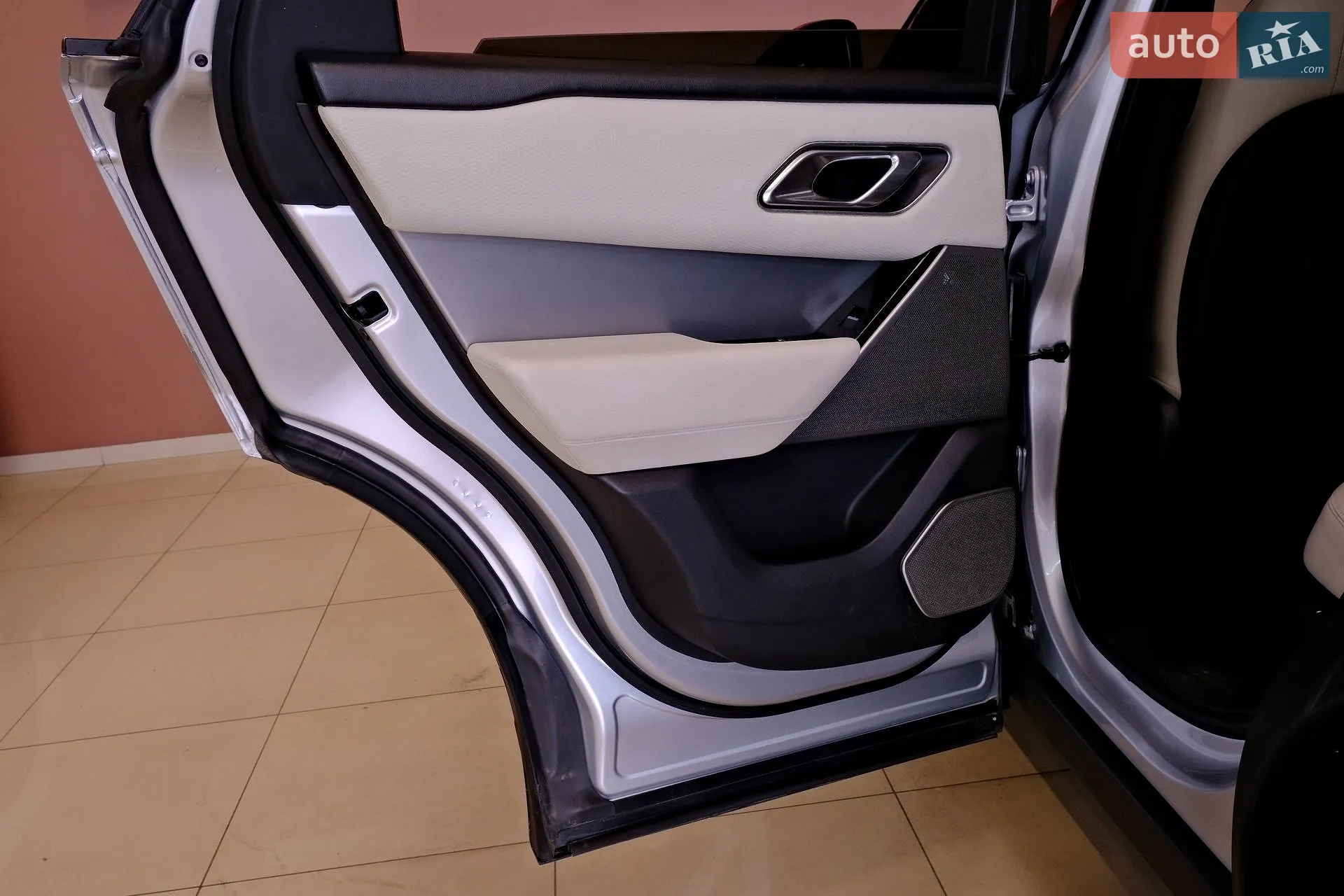 2018 Land Rover Discovery - мініатюра 35