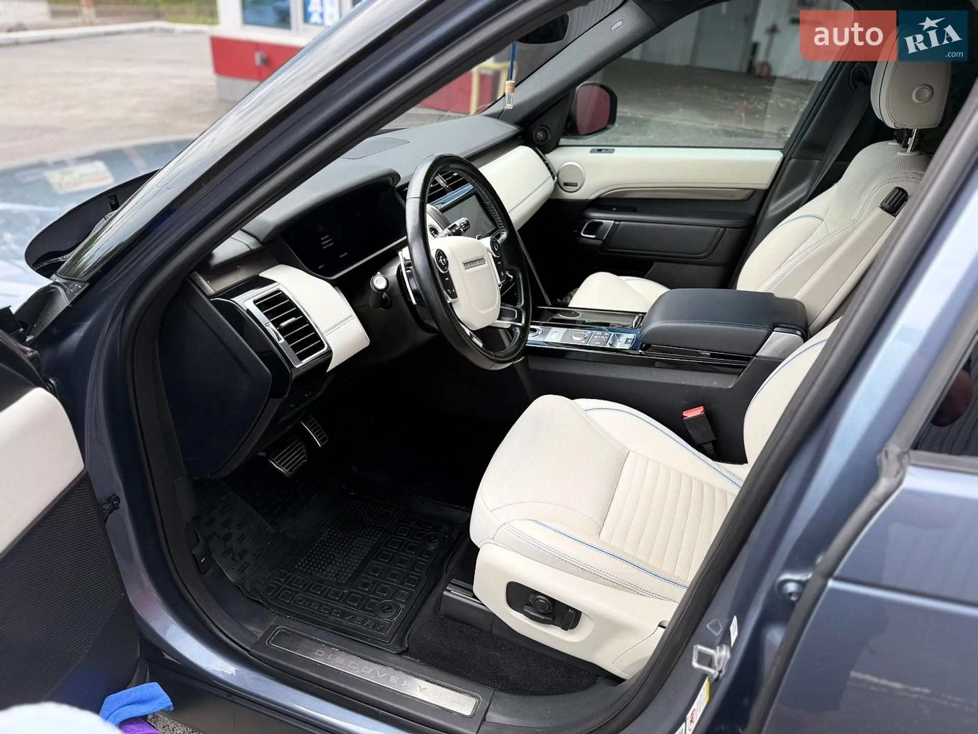 2018 Land Rover Discovery - мініатюра 15