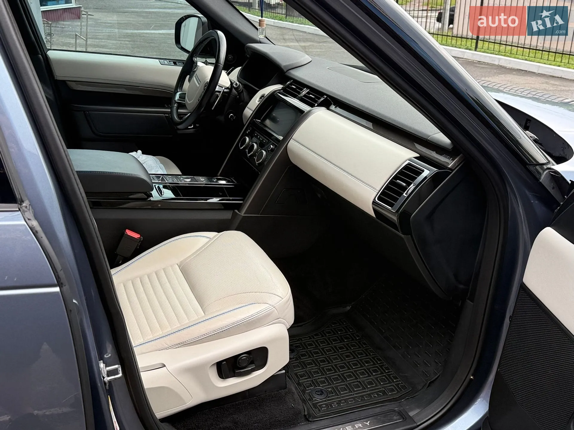 2018 Land Rover Discovery - мініатюра 20