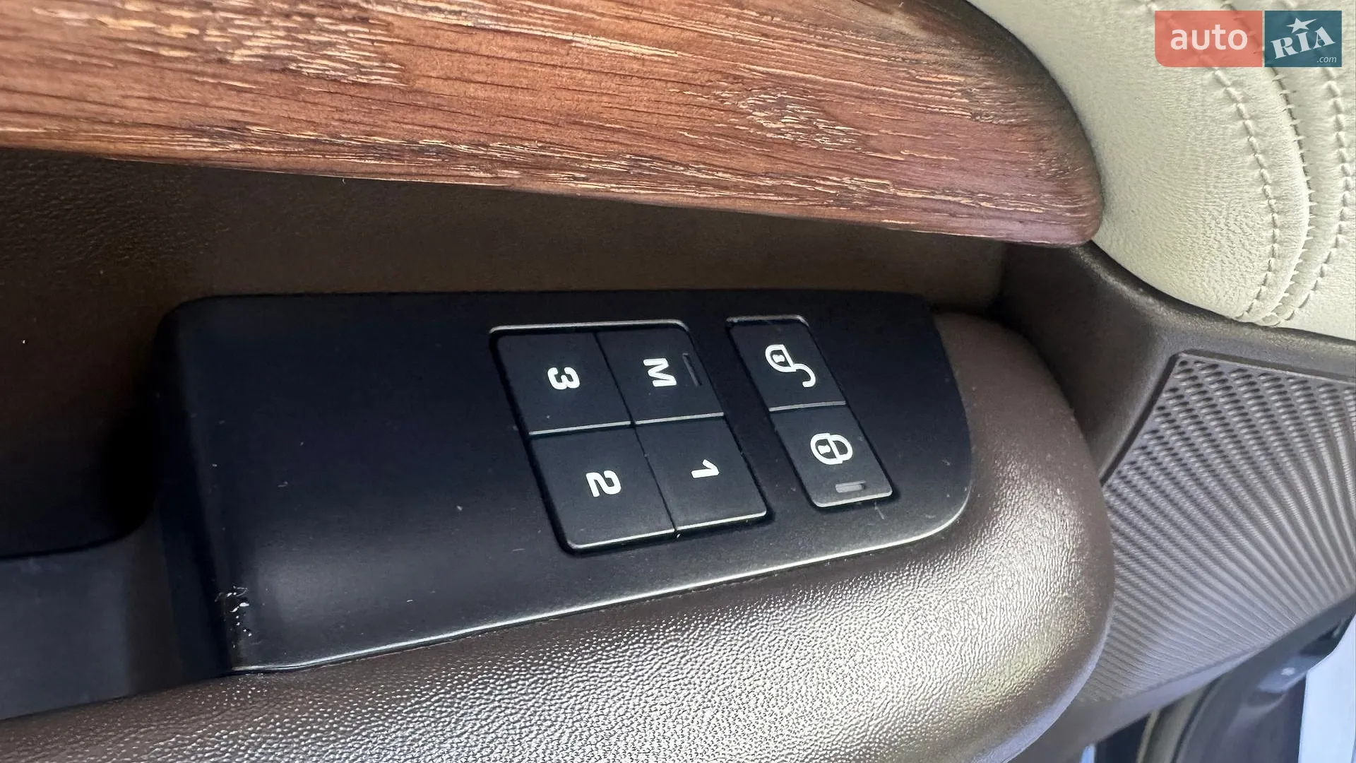 2019 Land Rover Discovery - мініатюра 25