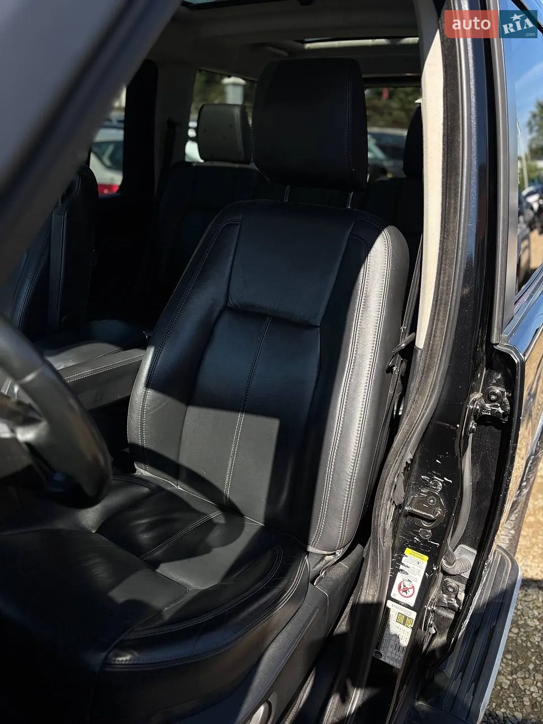 2016 Land Rover Discovery - мініатюра 37