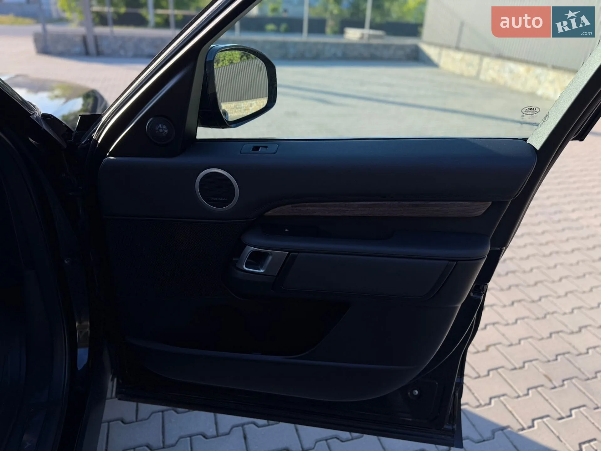 2017 Land Rover Discovery - мініатюра 40