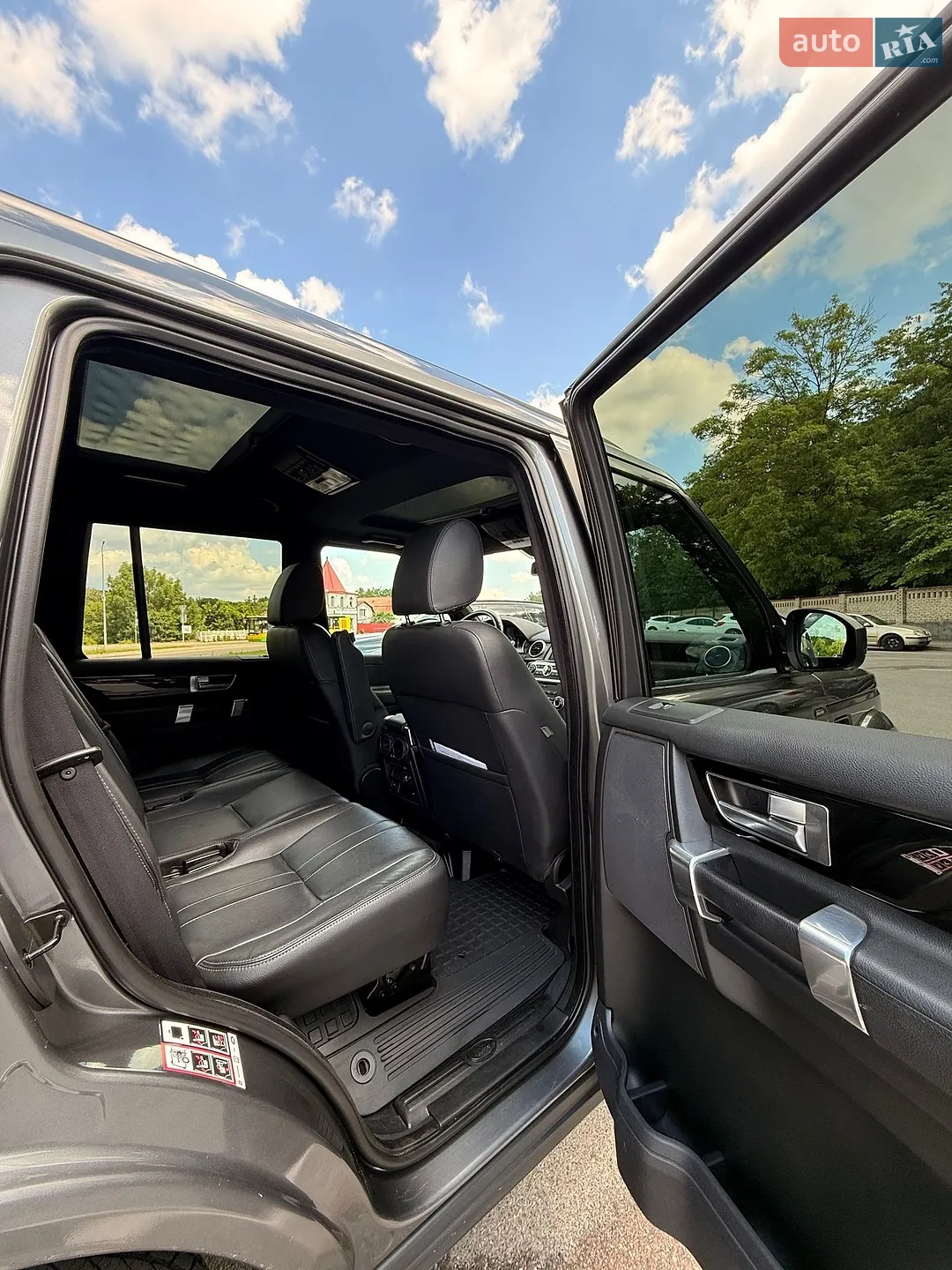 2016 Land Rover Discovery - мініатюра 16