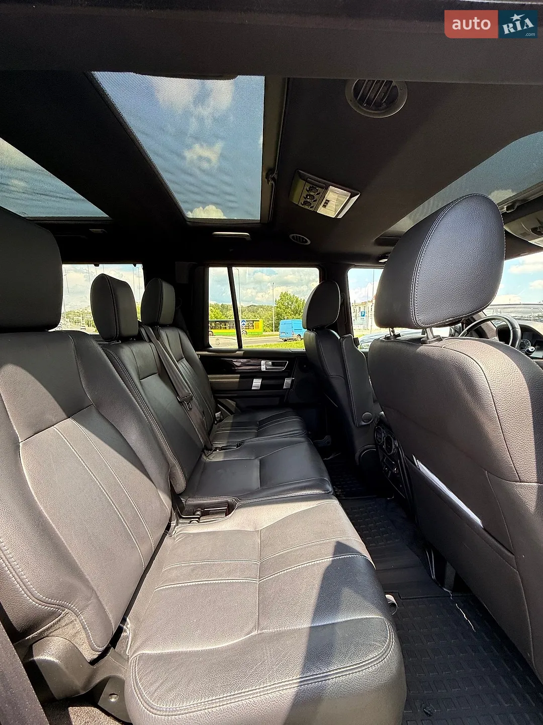 2016 Land Rover Discovery - мініатюра 18