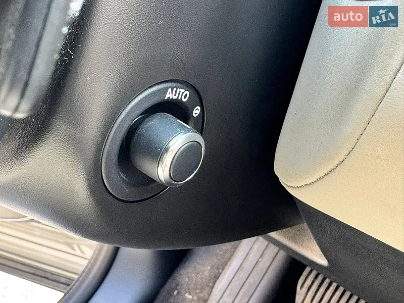 Land Rover Discovery 2019 VIN SALRA2BK0L2423015 фото оголошення 20 з 57