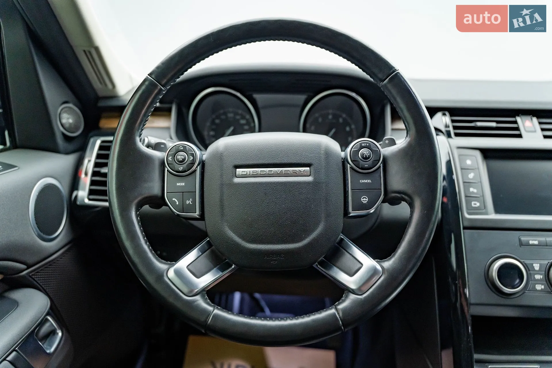 2017 Land Rover Discovery - мініатюра 15