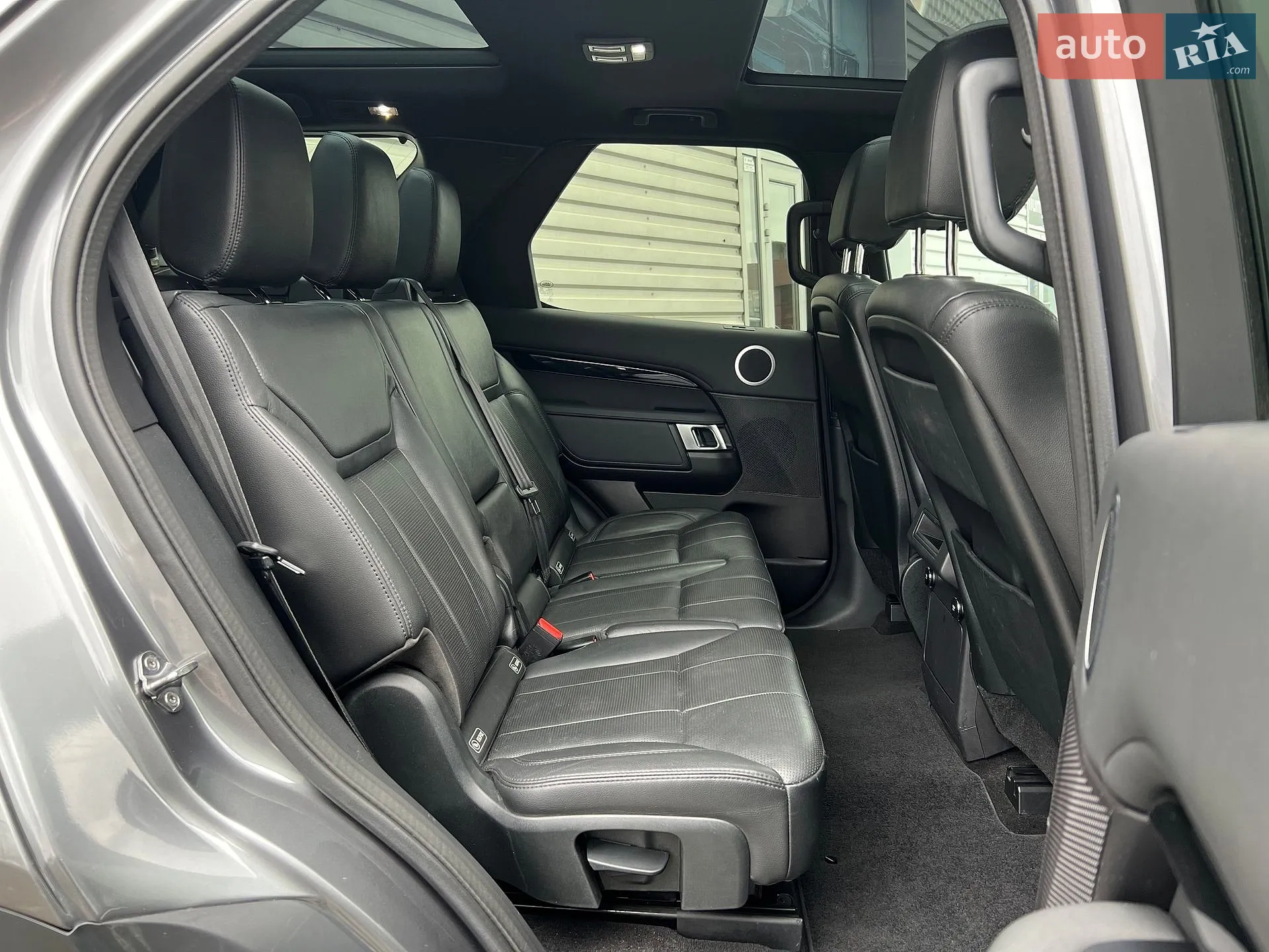 2018 Land Rover Discovery - мініатюра 24