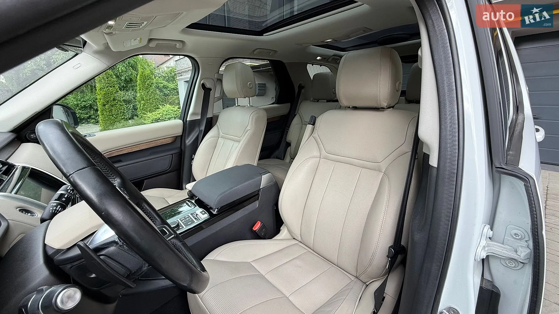 2018 Land Rover Discovery - мініатюра 25