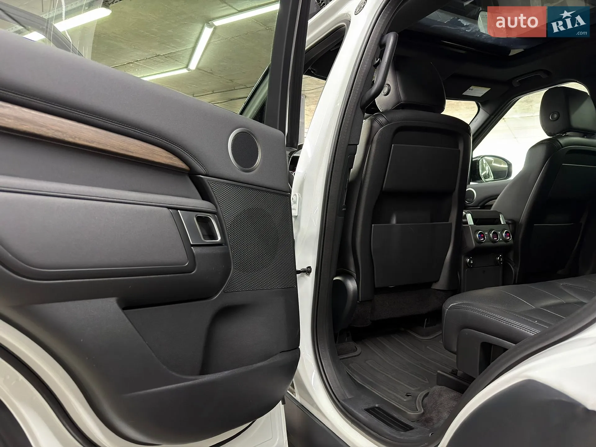 2019 Land Rover Discovery - мініатюра 23