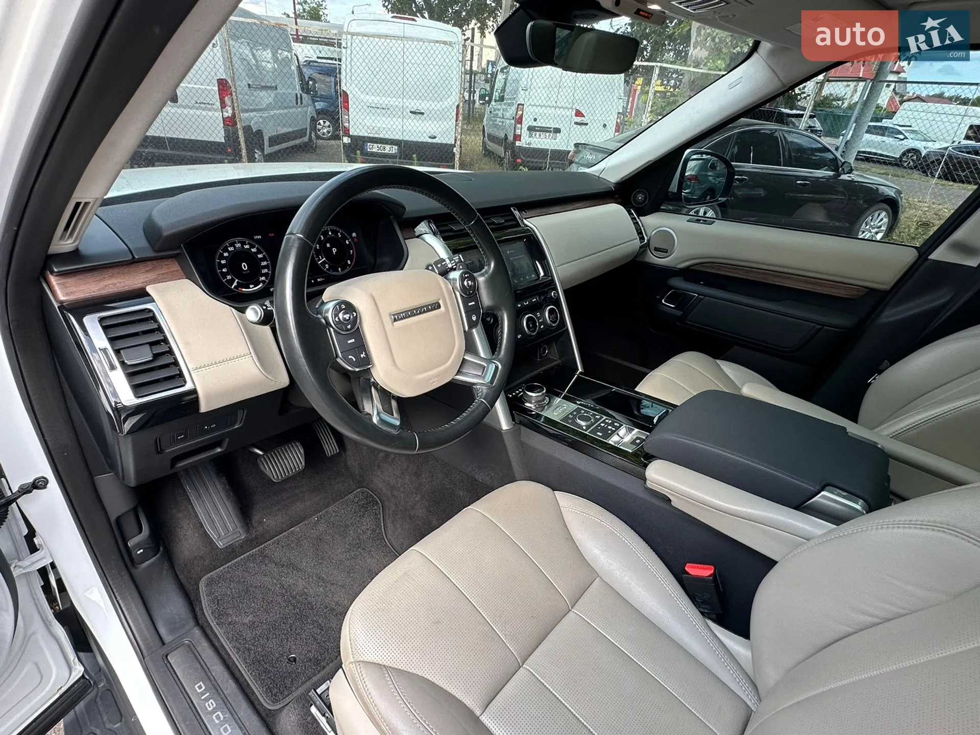 2017 Land Rover Discovery - мініатюра 19