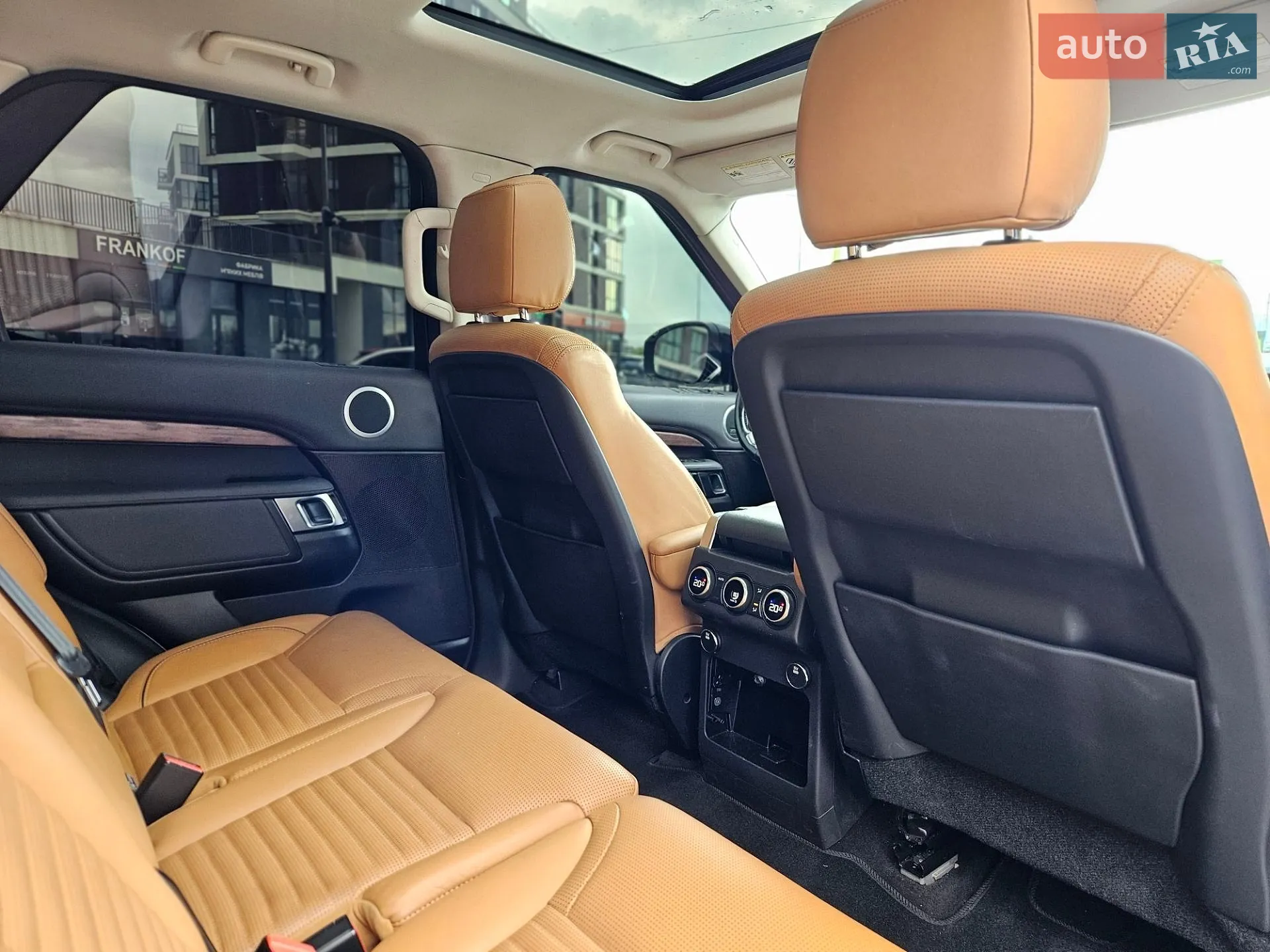 2017 Land Rover Discovery - мініатюра 23