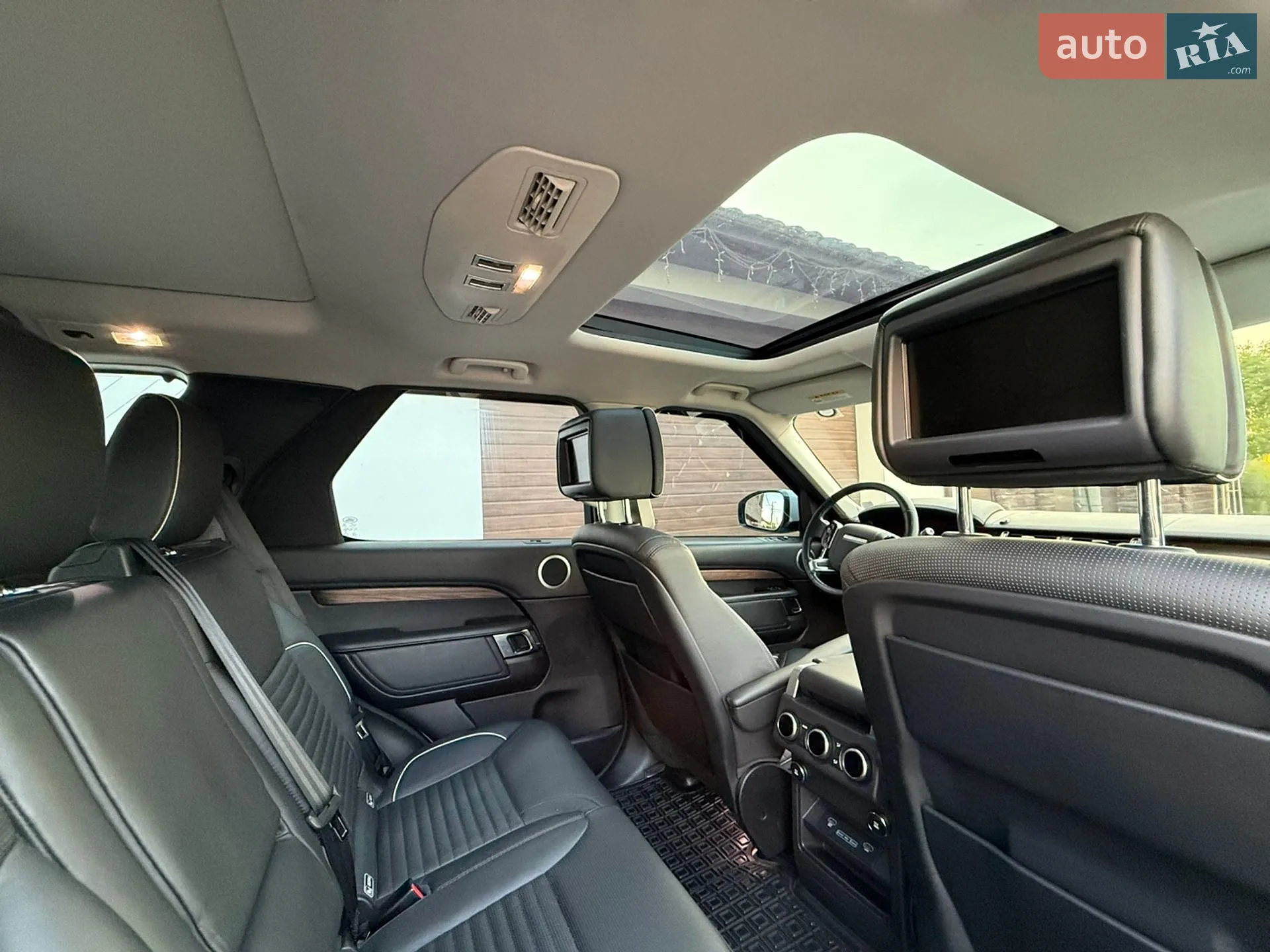 2018 Land Rover Discovery - мініатюра 25