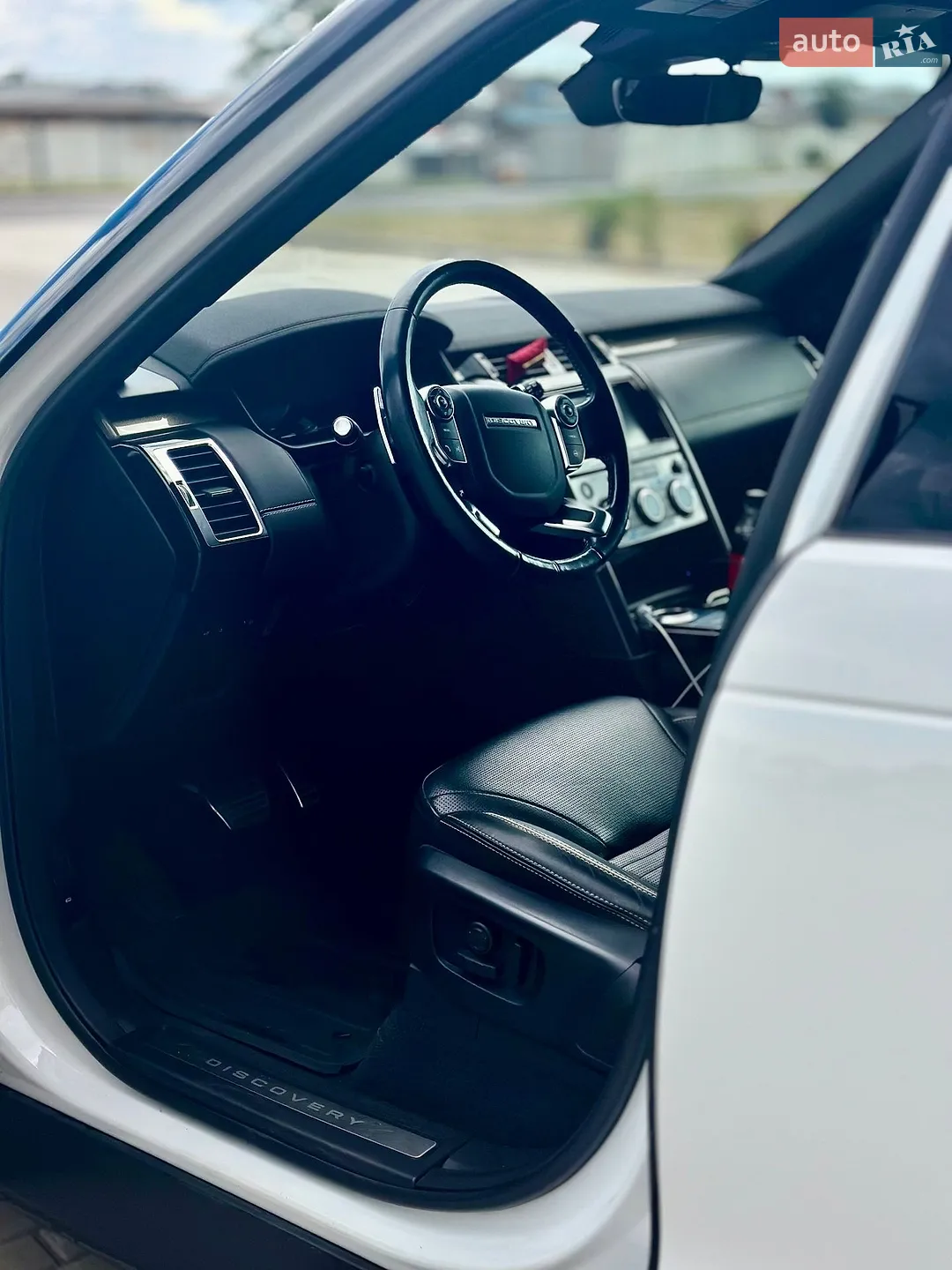2018 Land Rover Discovery - мініатюра 22