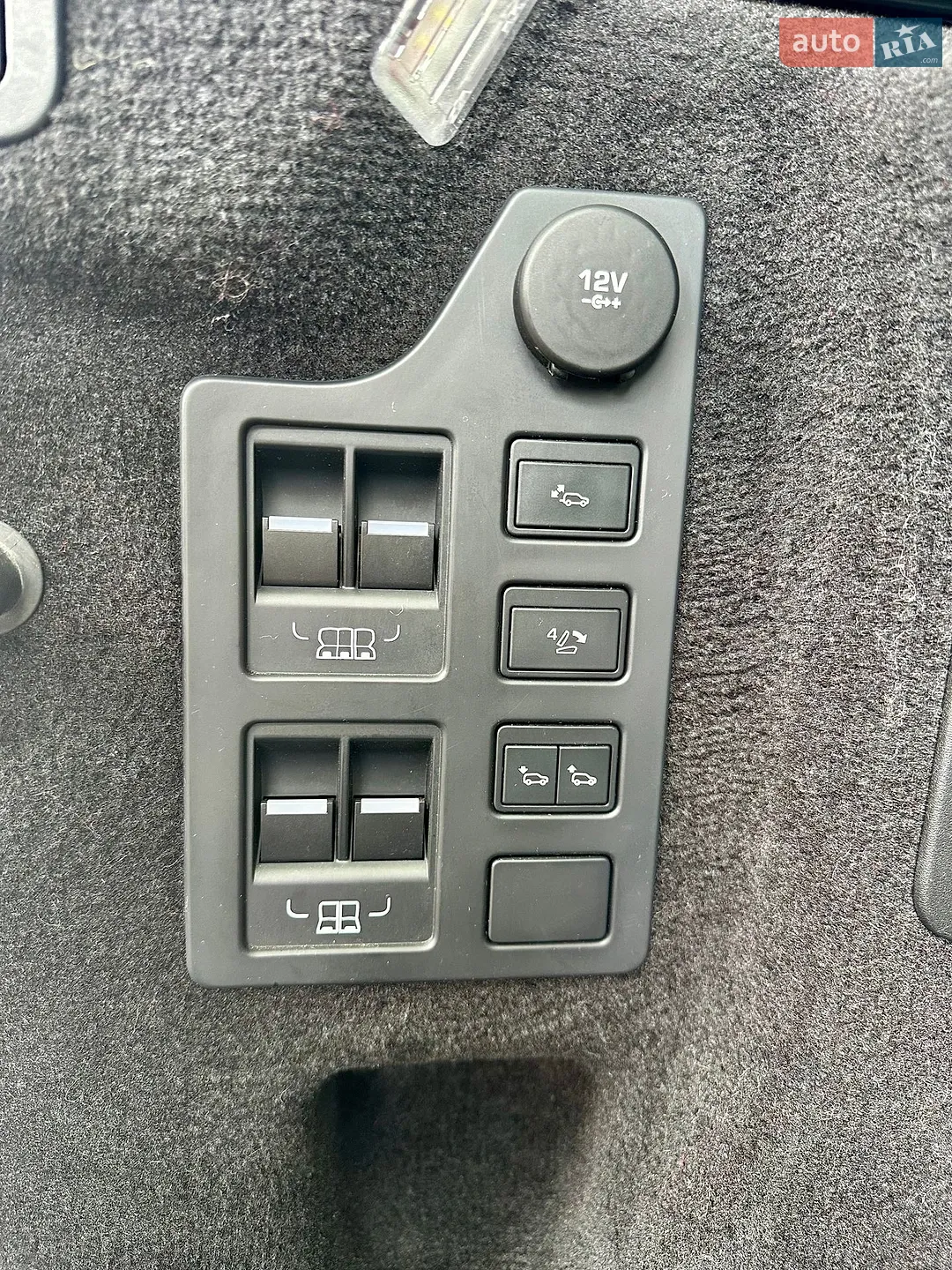 2018 Land Rover Discovery - мініатюра 34