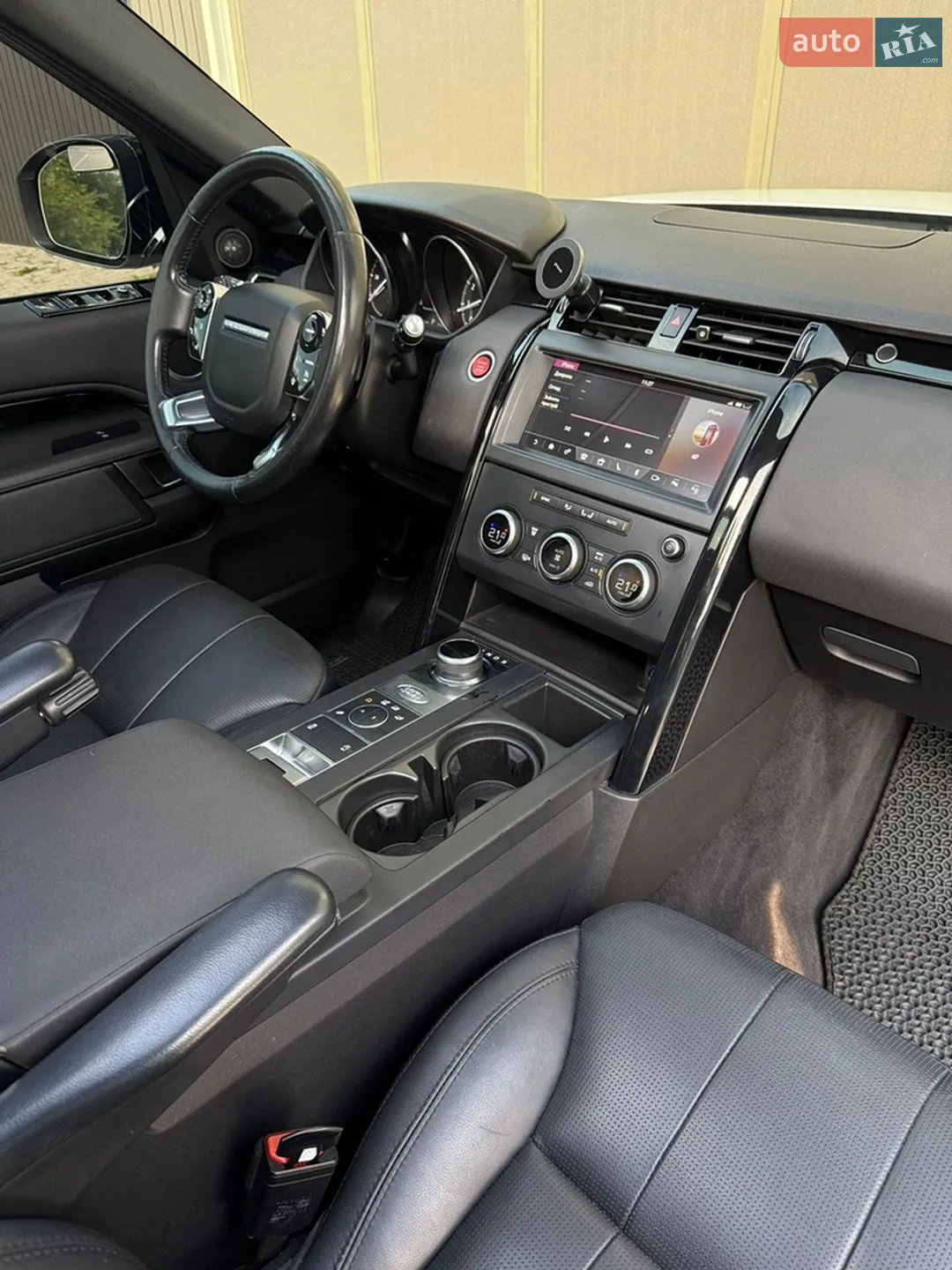 2019 Land Rover Discovery - мініатюра 25