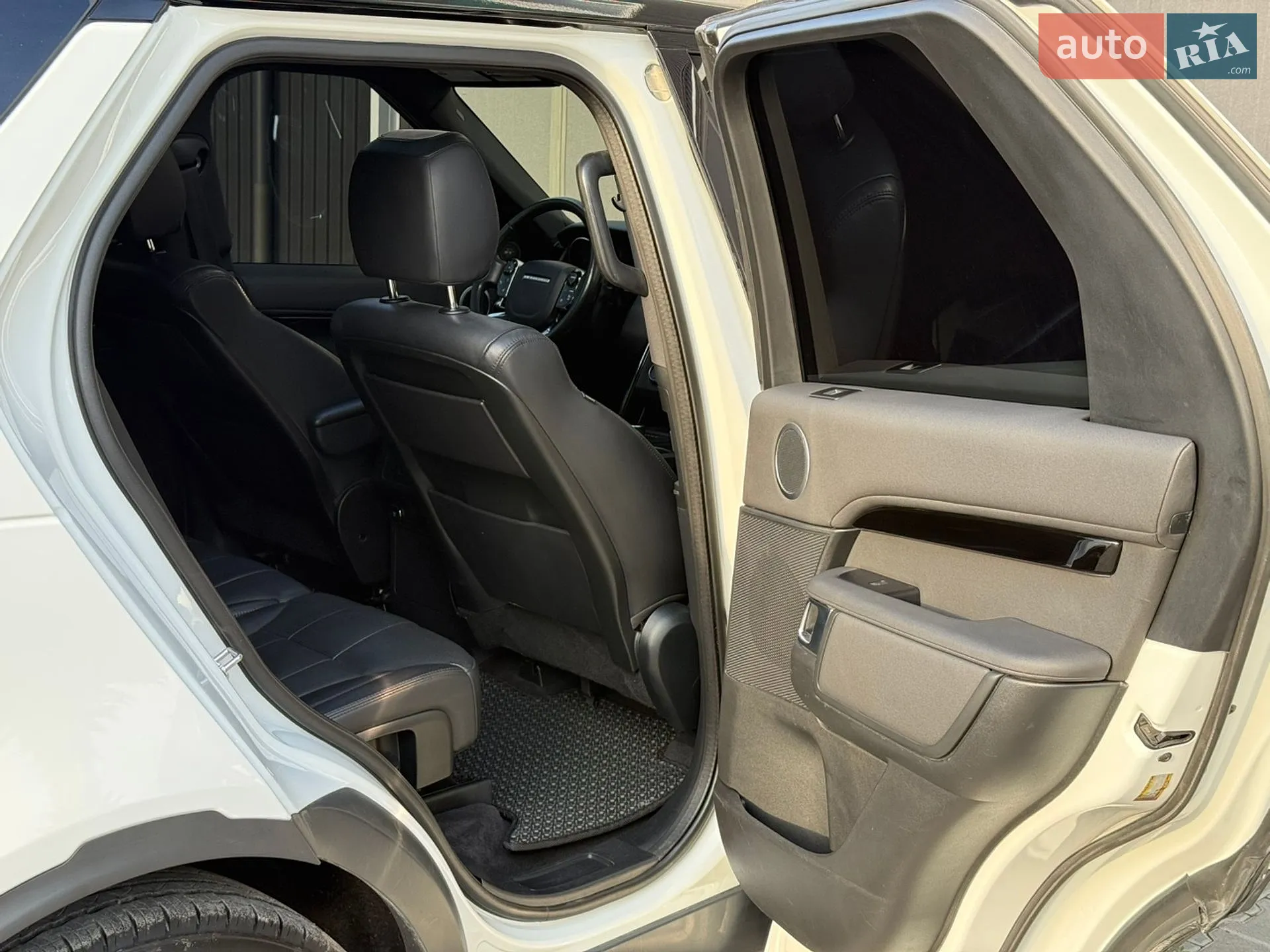 2019 Land Rover Discovery - мініатюра 28