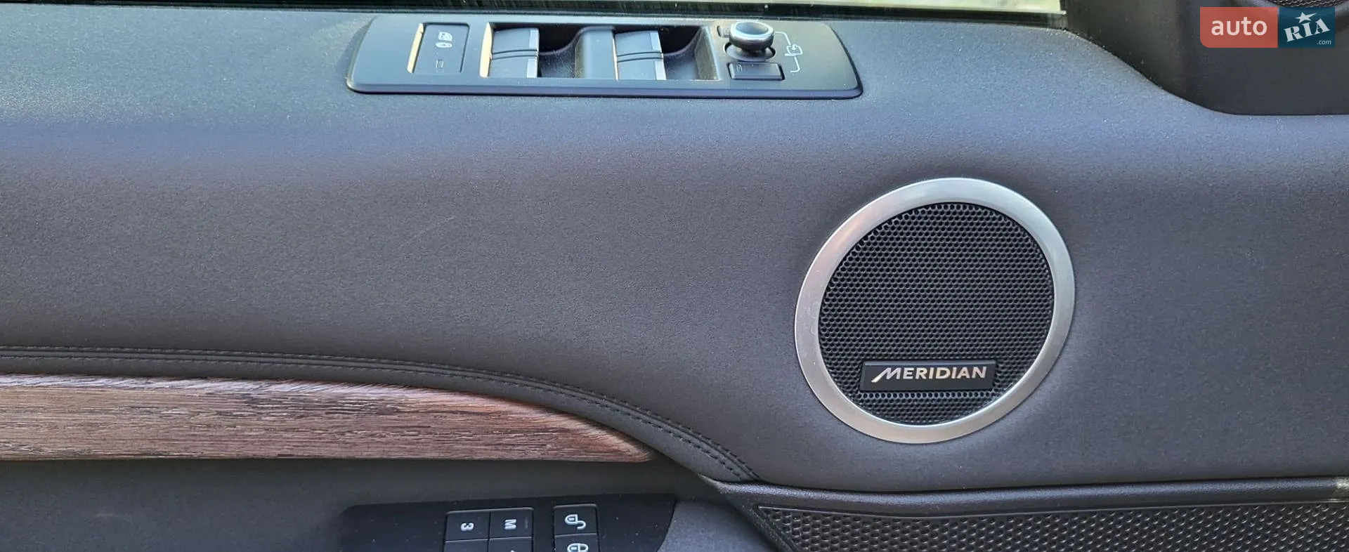 2017 Land Rover Discovery - мініатюра 18