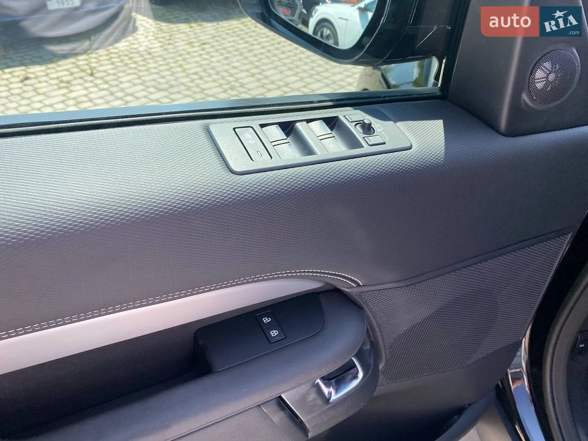 2023 Land Rover Discovery - мініатюра 12
