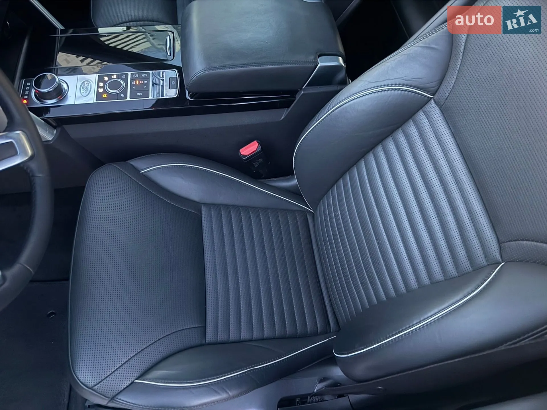 2017 Land Rover Discovery - мініатюра 25