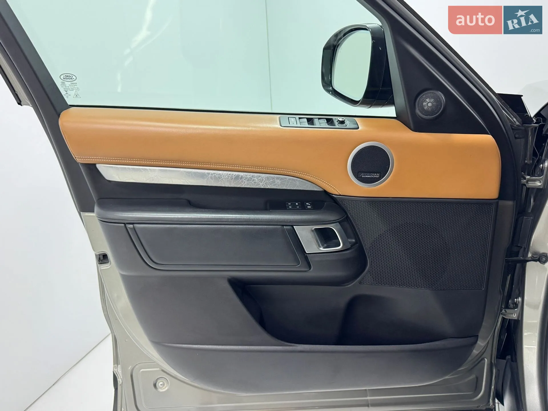2017 Land Rover Discovery - мініатюра 24