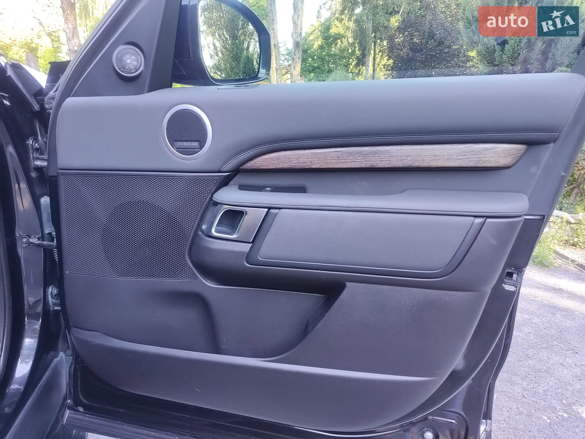 2017 Land Rover Discovery - мініатюра 34