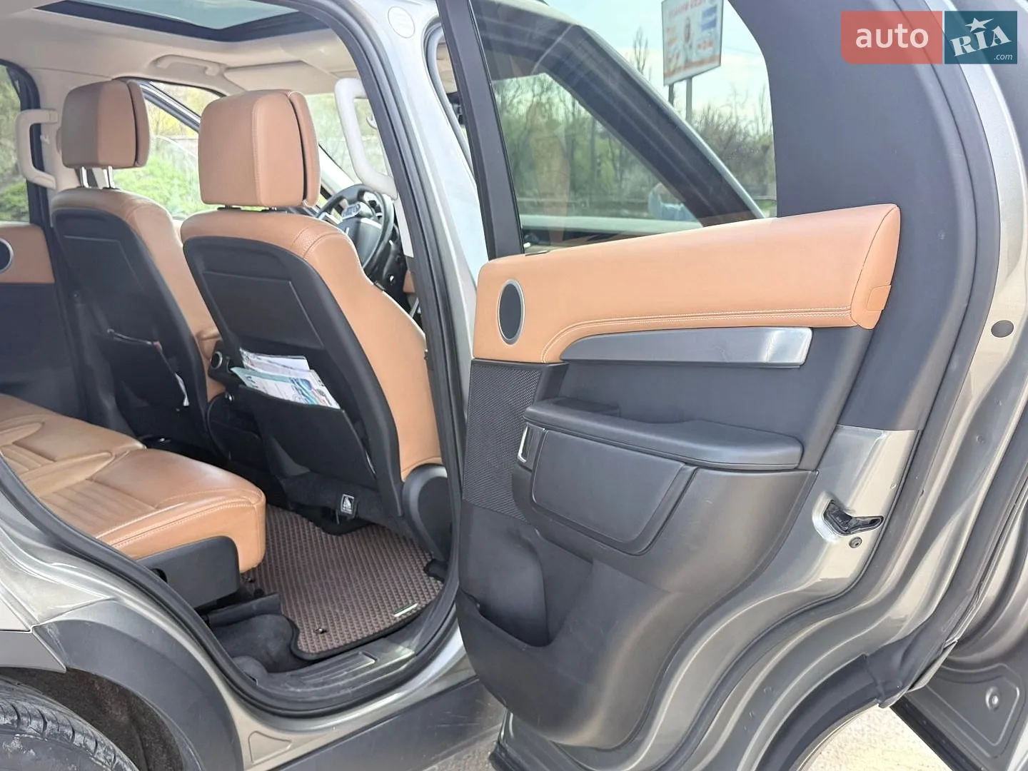 2017 Land Rover Discovery - мініатюра 50