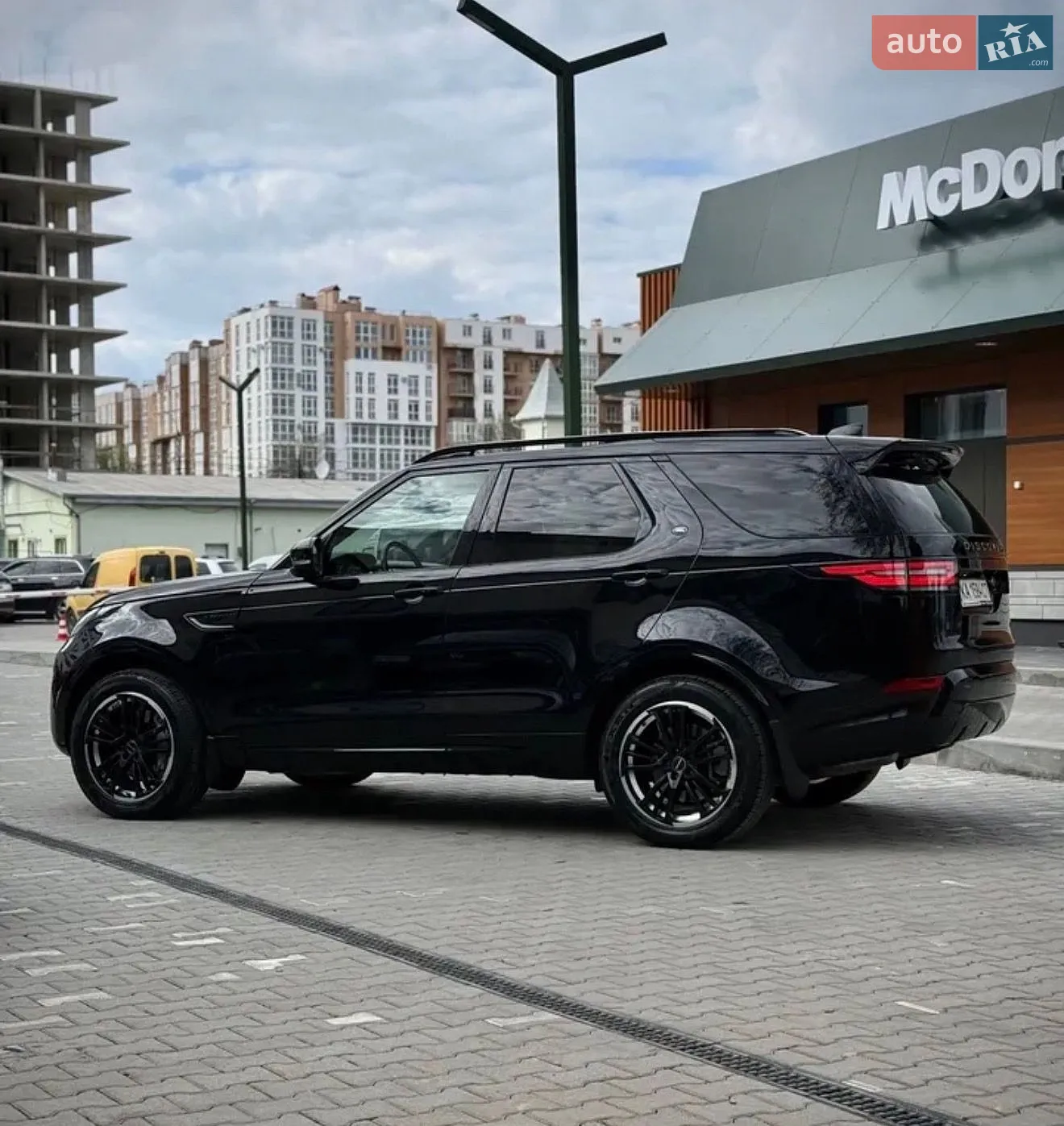 Land Rover Discovery 2017 VIN SALRRBBV6HA005509 фото оголошення 2 з 18
