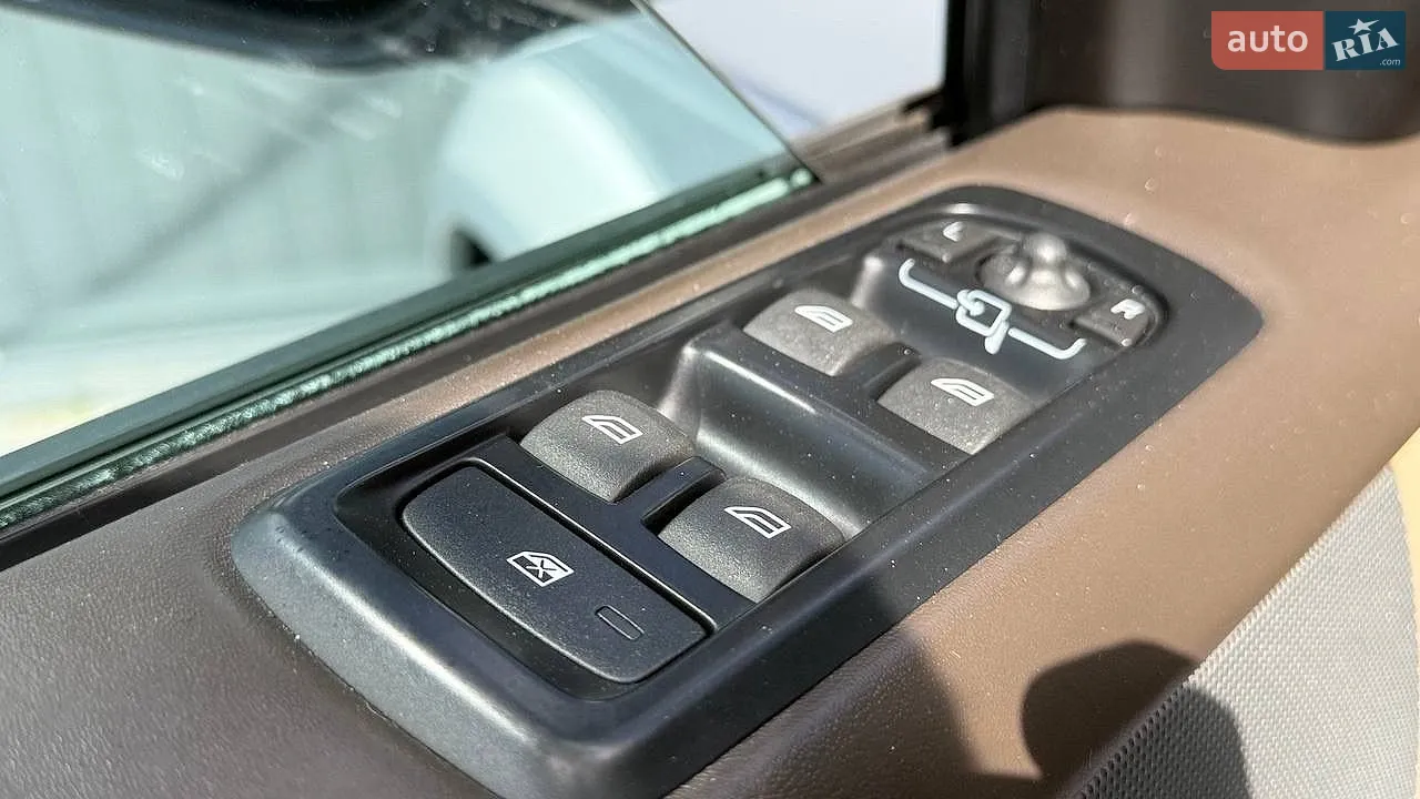 2016 Land Rover Discovery - мініатюра 64