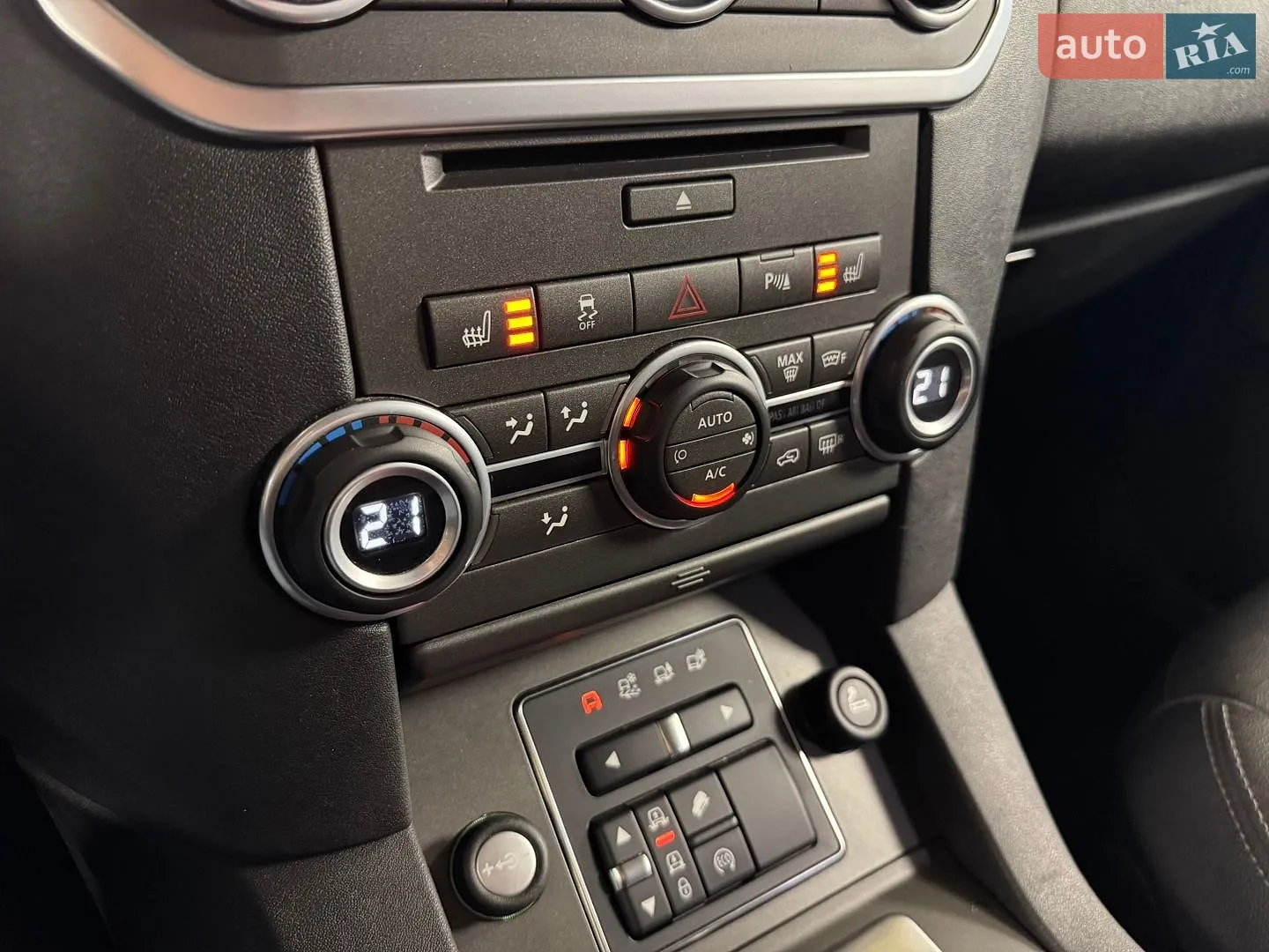 2016 Land Rover Discovery - мініатюра 18