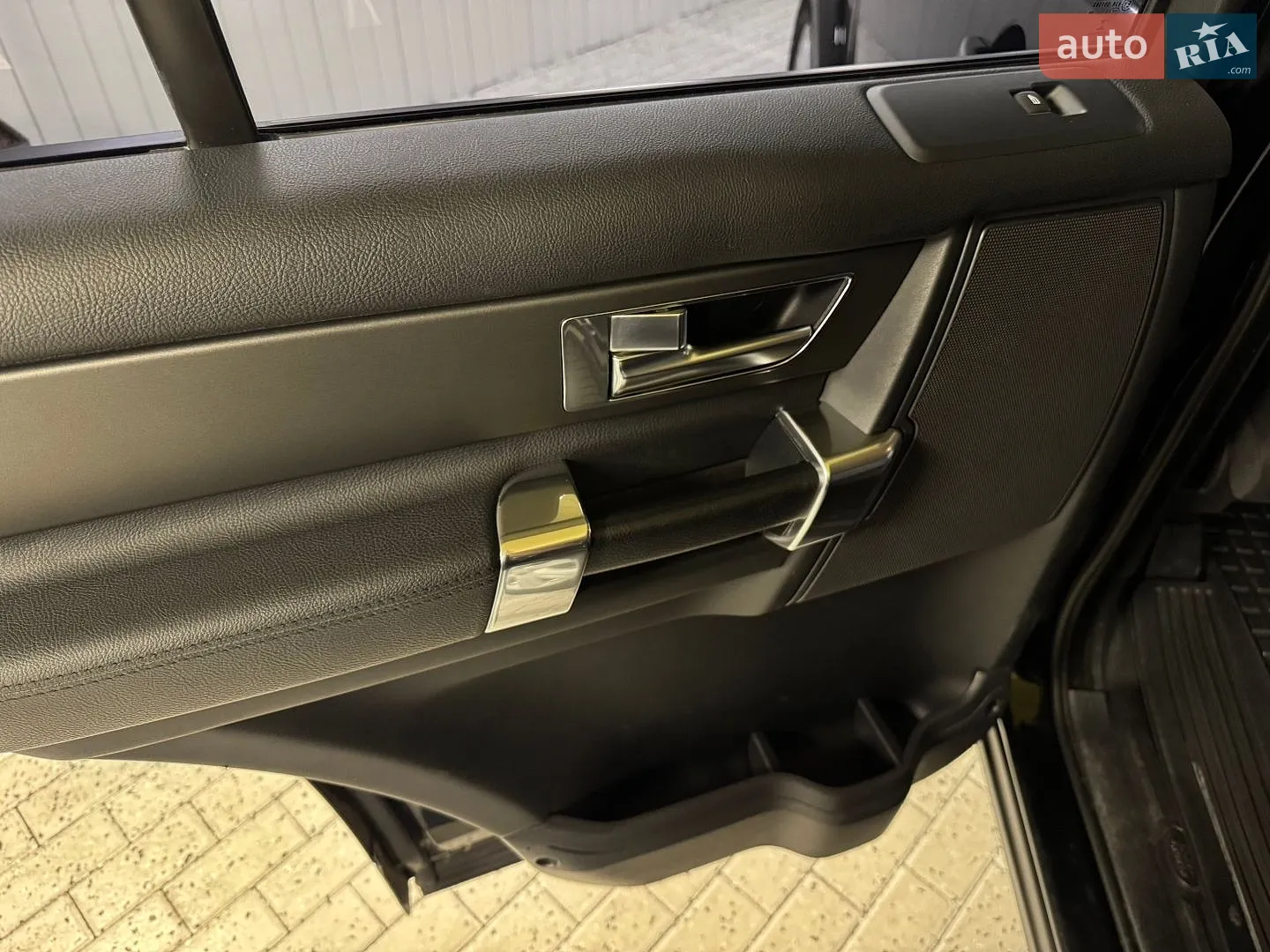 2016 Land Rover Discovery - мініатюра 34