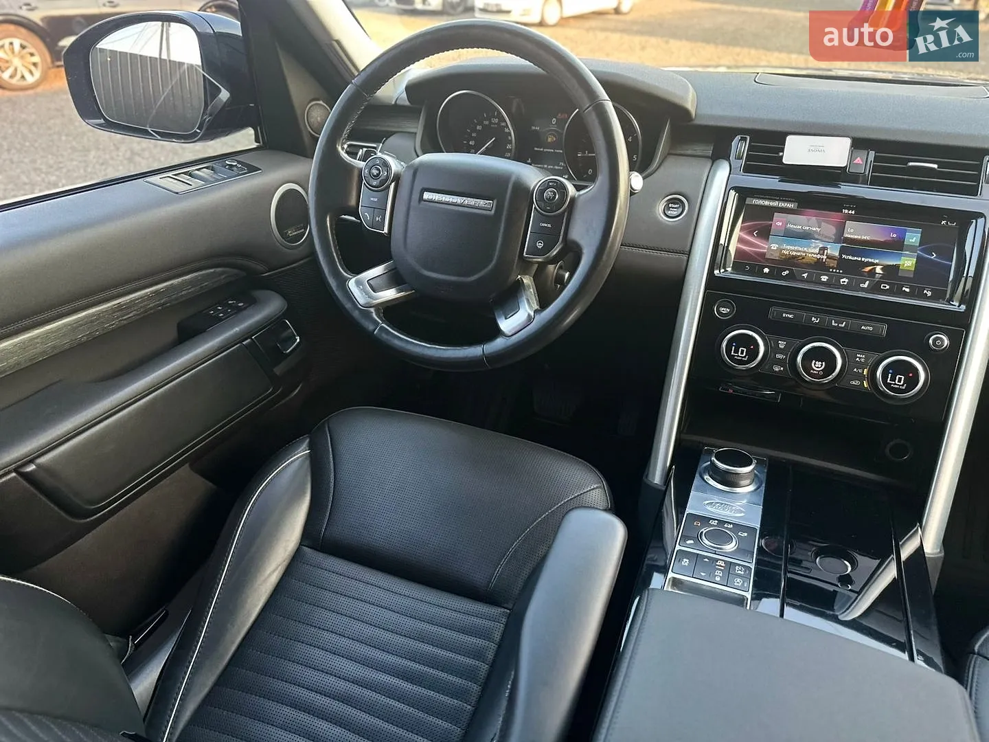 2017 Land Rover Discovery - мініатюра 16