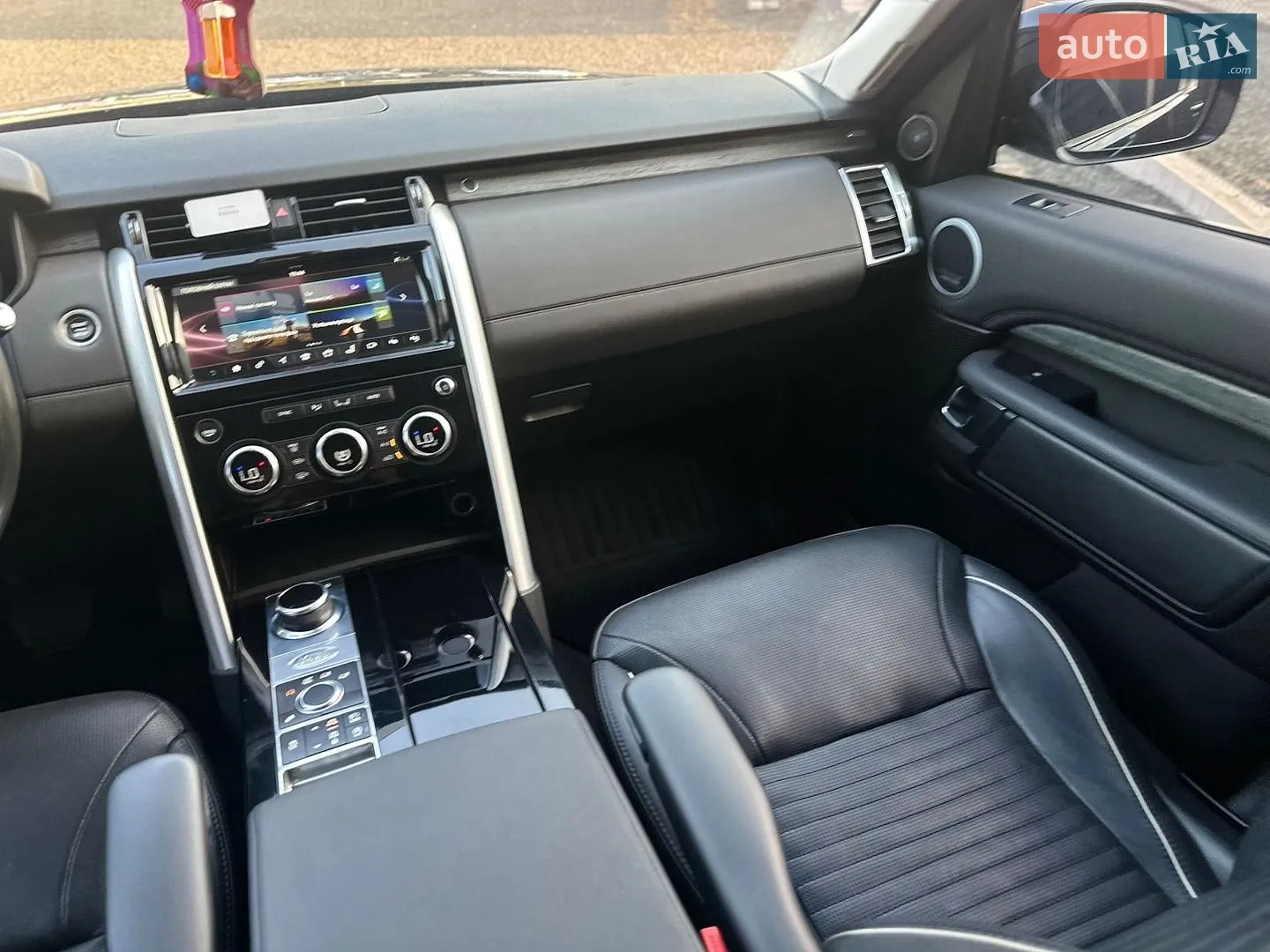 2017 Land Rover Discovery - мініатюра 24