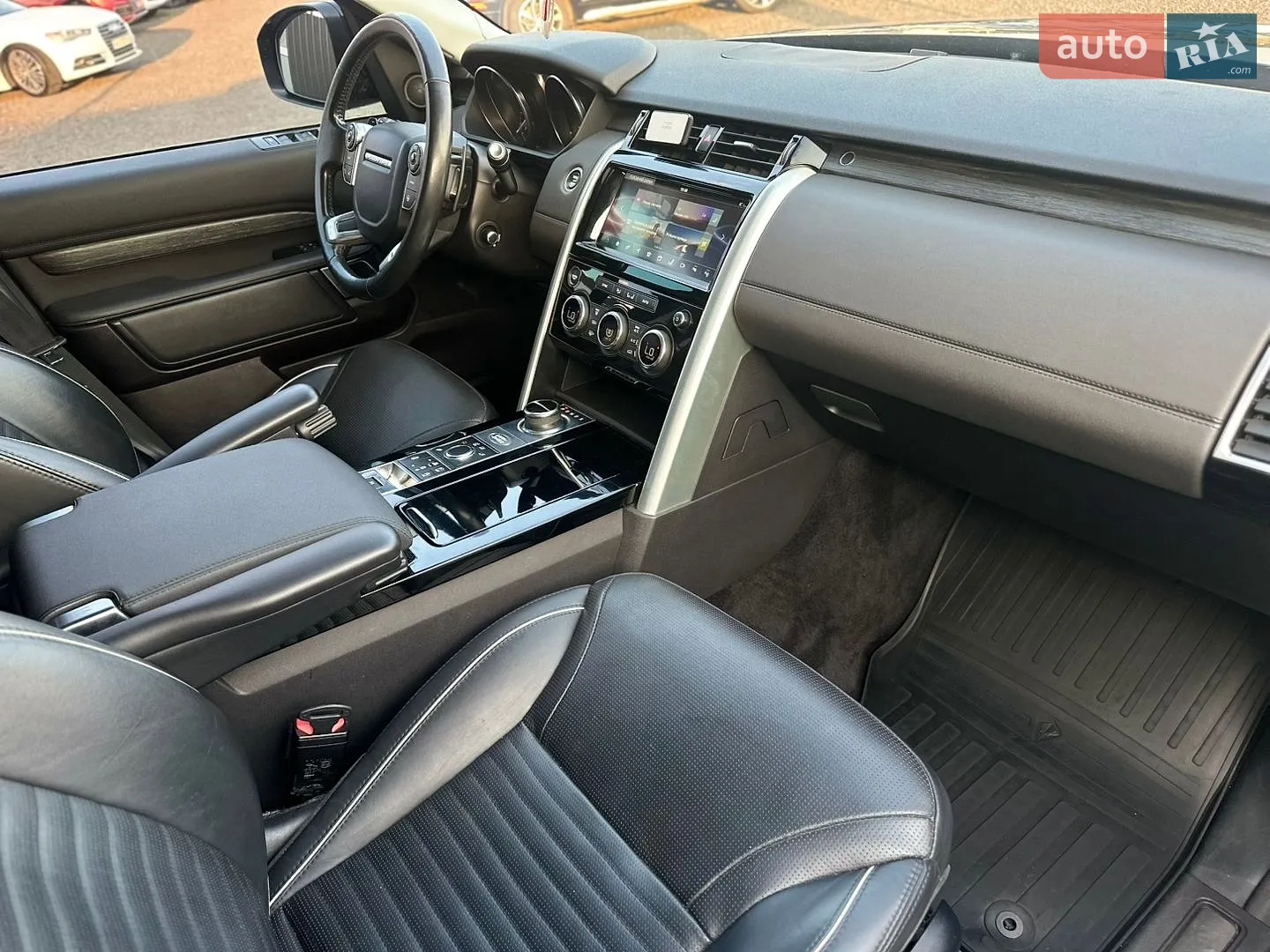 2017 Land Rover Discovery - мініатюра 26
