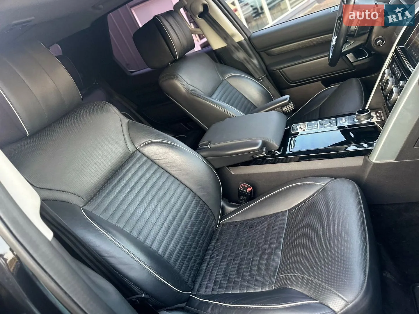 2017 Land Rover Discovery - мініатюра 27