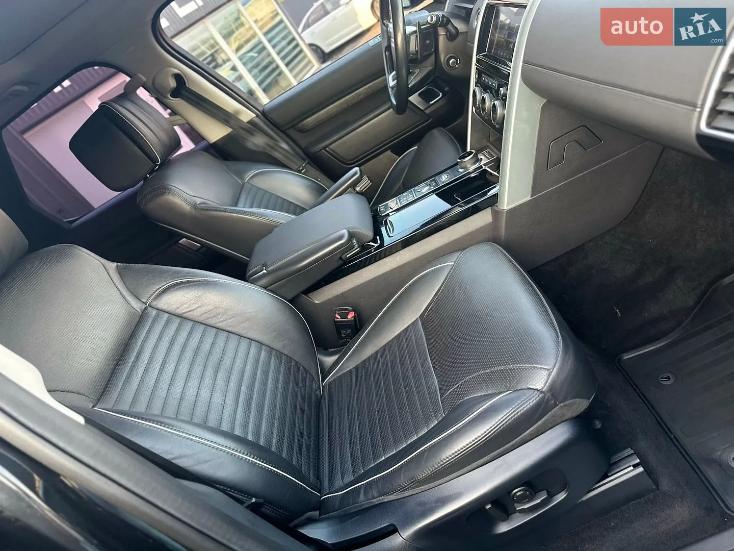2017 Land Rover Discovery - мініатюра 28