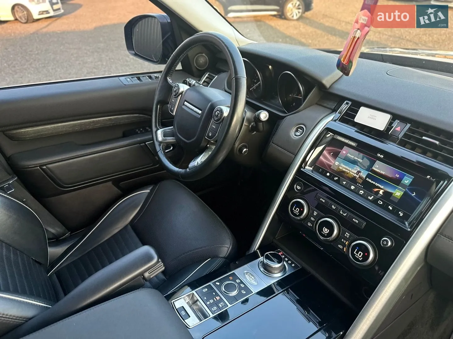 2017 Land Rover Discovery - мініатюра 25