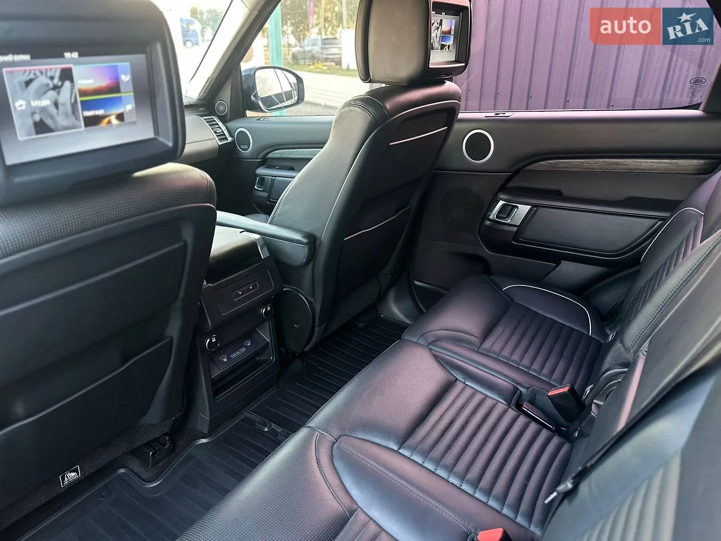 2017 Land Rover Discovery - мініатюра 31