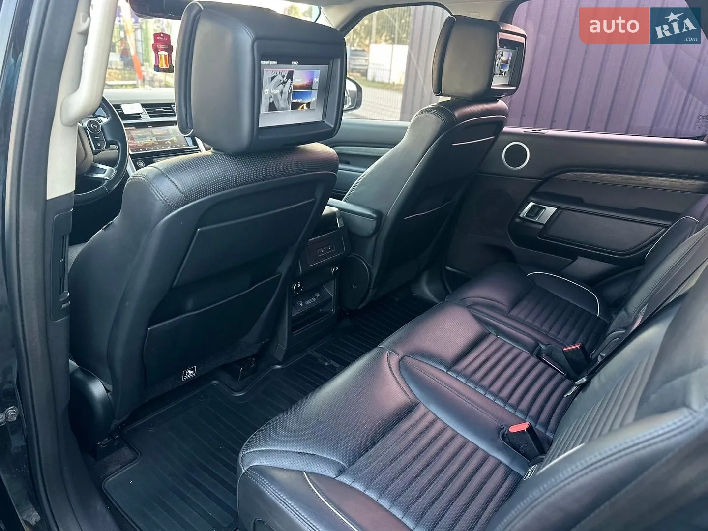 2017 Land Rover Discovery - мініатюра 30