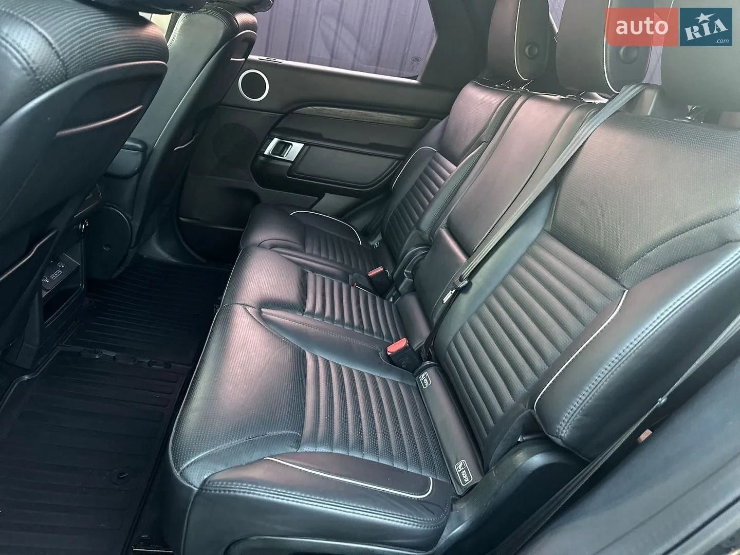 2017 Land Rover Discovery - мініатюра 33