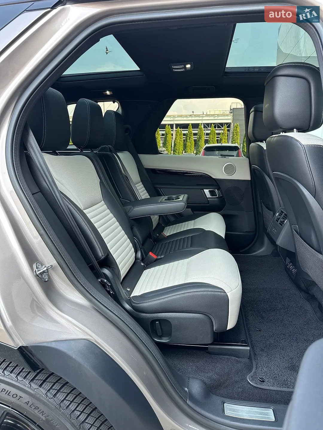 2023 Land Rover Discovery - мініатюра 28