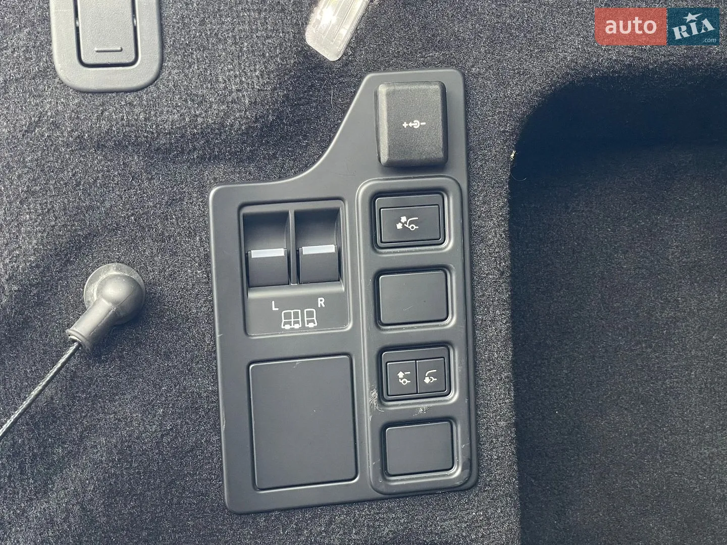 2023 Land Rover Discovery - мініатюра 48